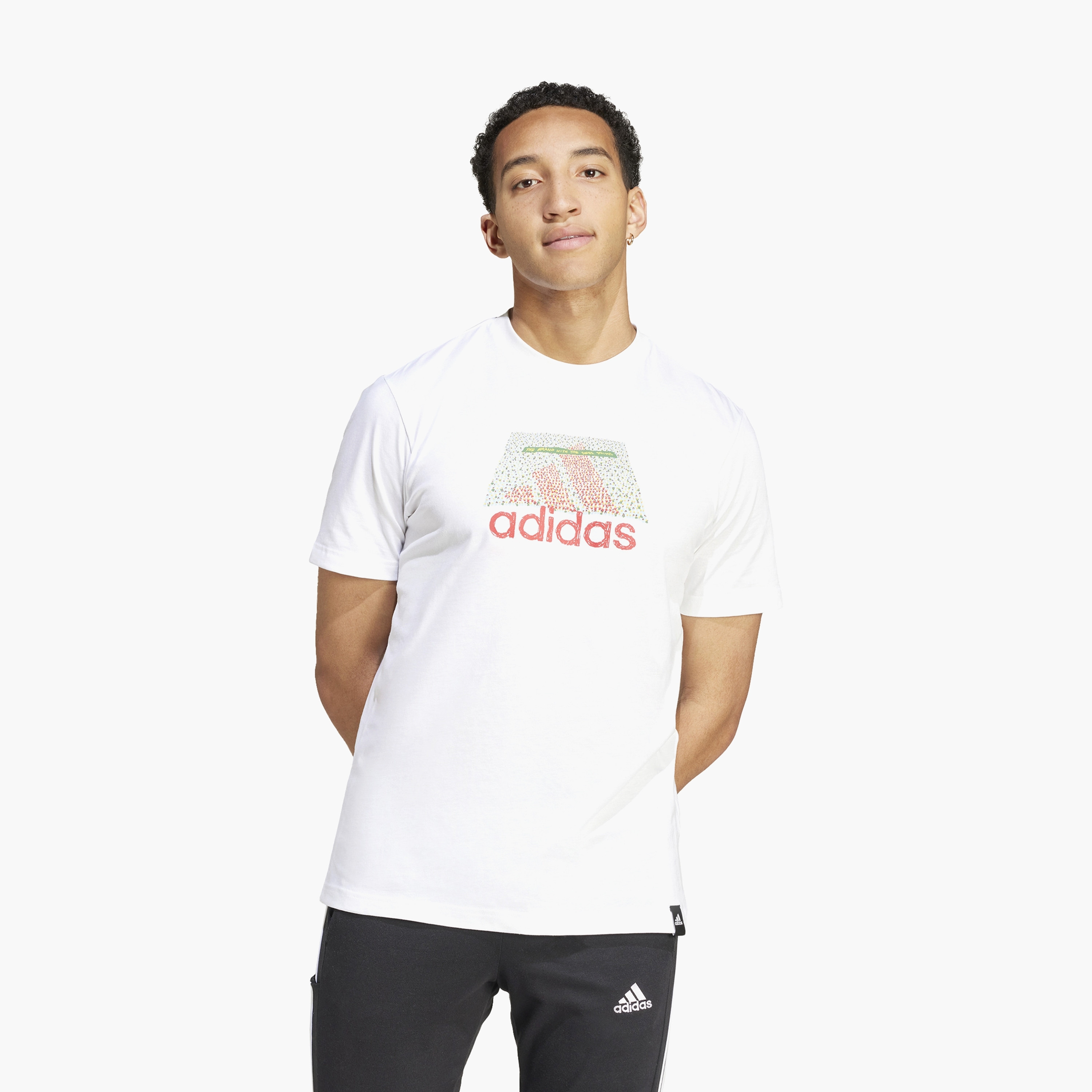 تيشيرت ذو كودز بادج أوف سبورت جرافيك من أديداس للرجال IW2640 | OE-men-clothing-sportswearandactivewear-tshirtsandpolos-image-1