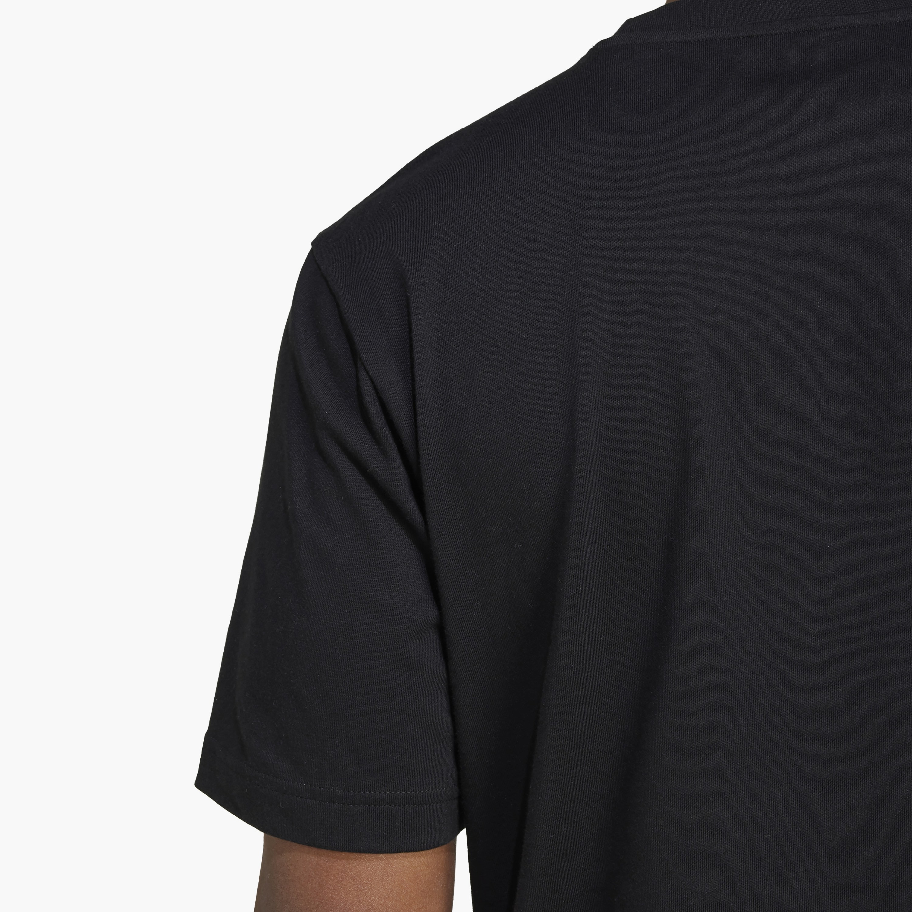 تيشيرت ذو كامو بادج أوف سبورت جرافيك من أديداس للرجال | OE-men-clothing-sportswearandactivewear-tshirtsandpolos-image-4