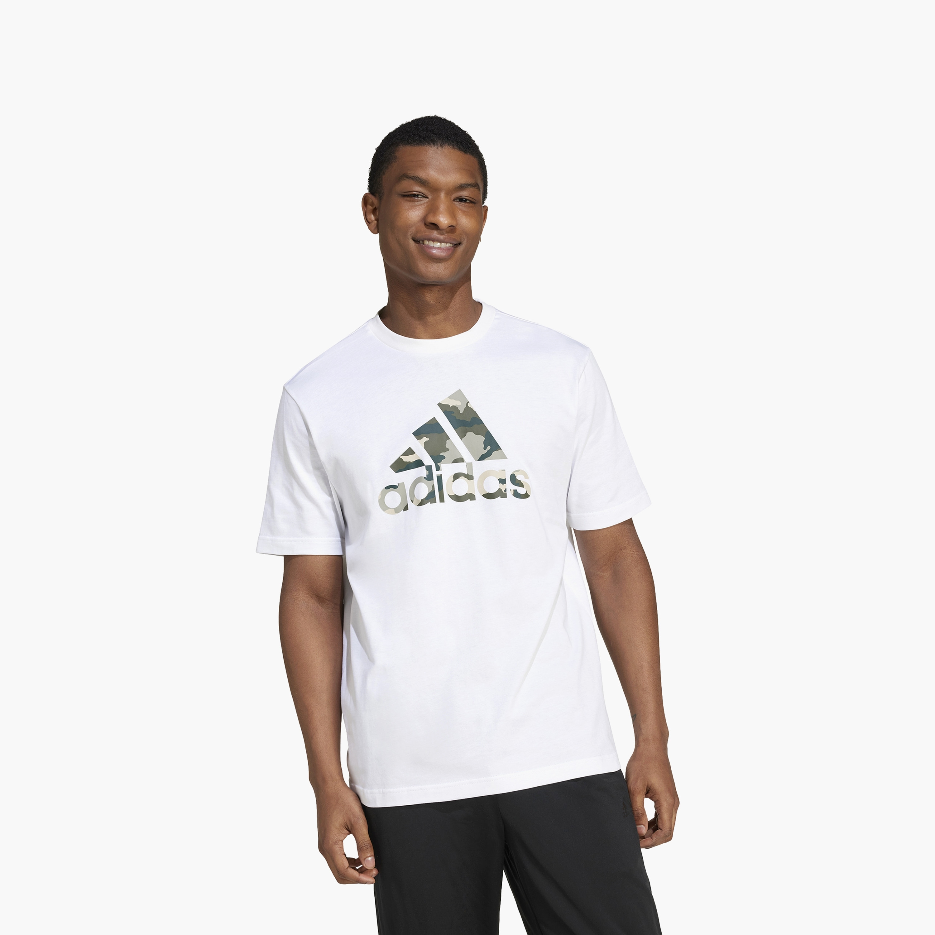 تيشيرت ذو كامو بادج أوف سبورت جرافيك من أديداس للرجال | OE-men-clothing-sportswearandactivewear-tshirtsandpolos-image-7