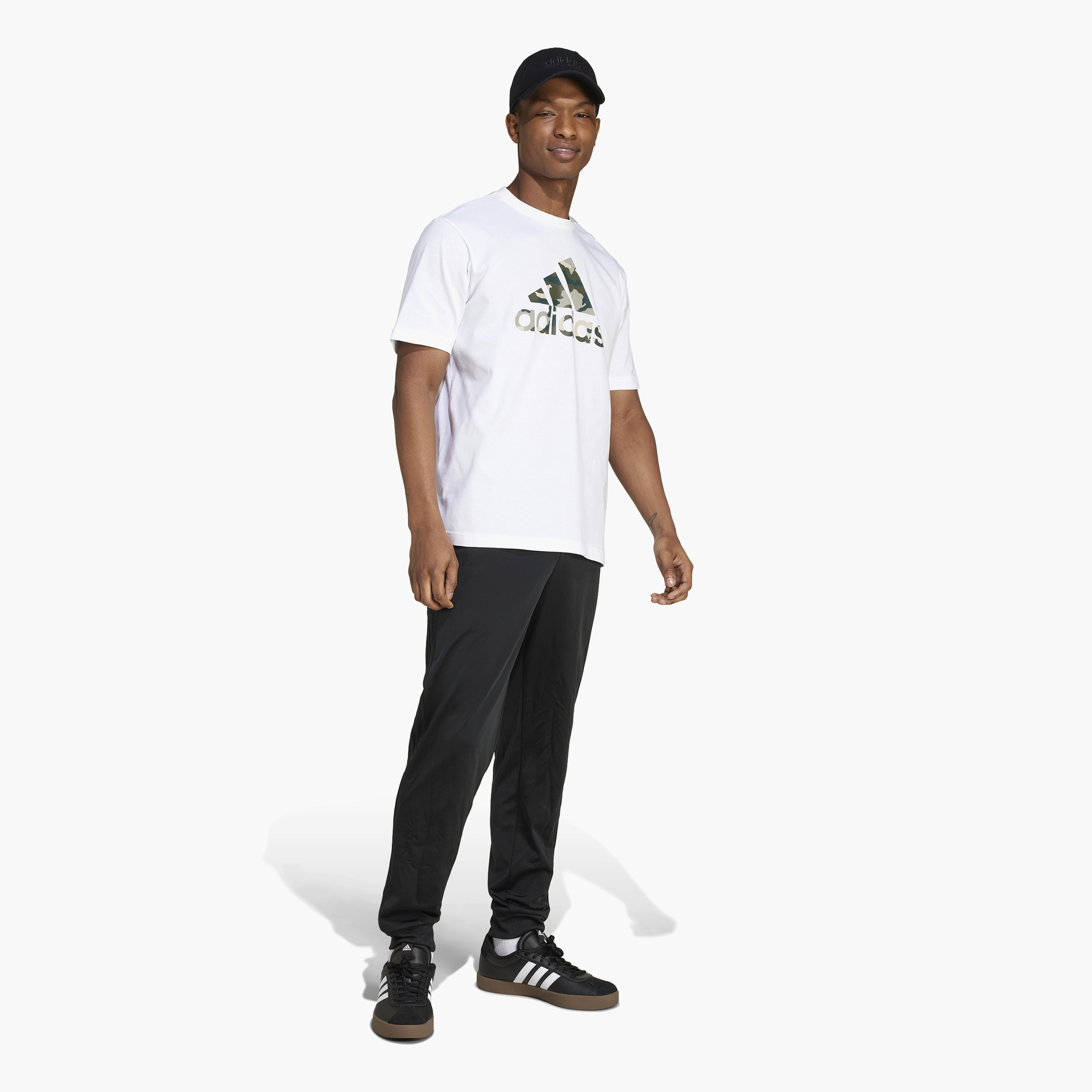 تيشيرت ذو كامو بادج أوف سبورت جرافيك من أديداس للرجال | OE-men-clothing-sportswearandactivewear-tshirtsandpolos-image-8