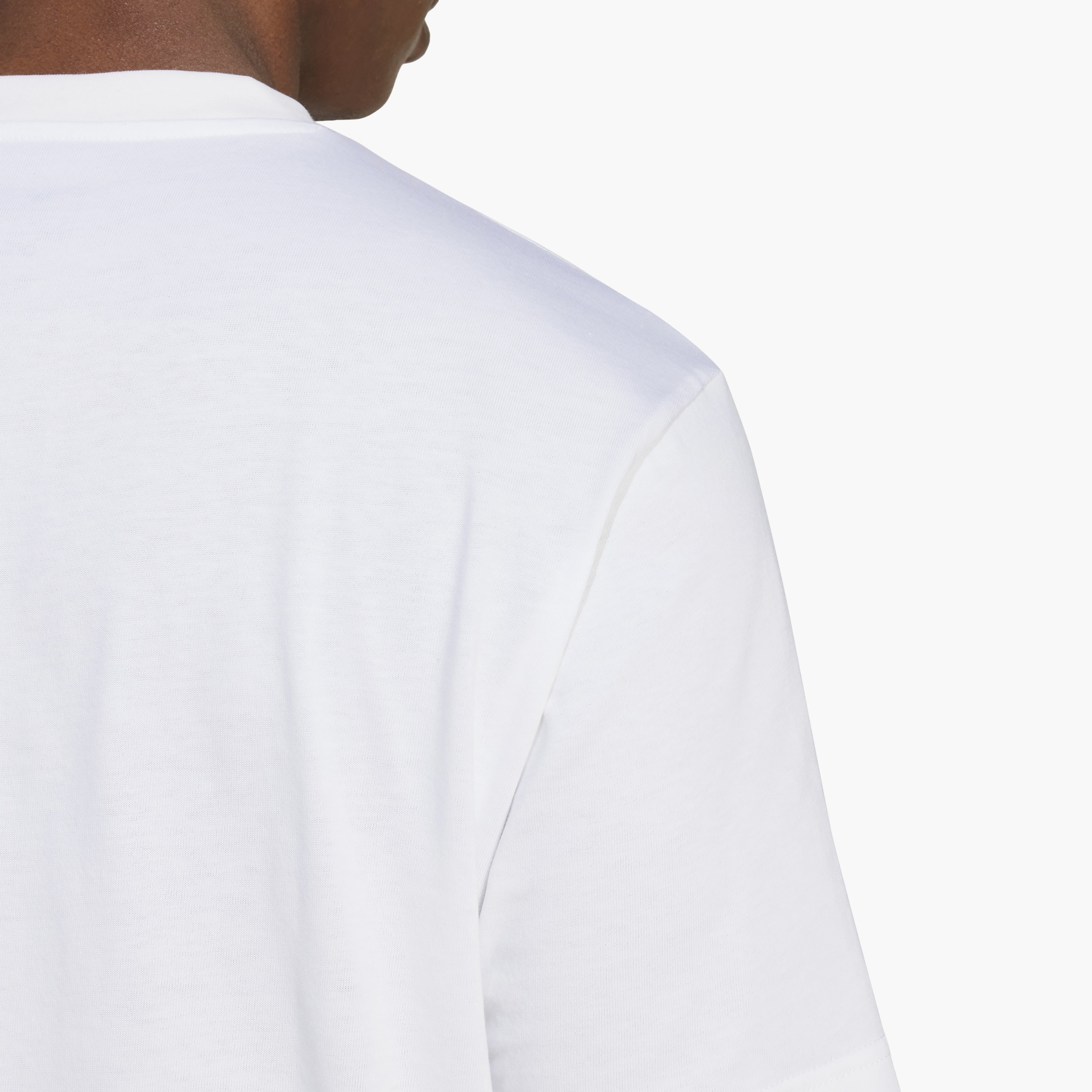 تيشيرت ذو كامو بادج أوف سبورت جرافيك من أديداس للرجال | OE-men-clothing-sportswearandactivewear-tshirtsandpolos-image-10