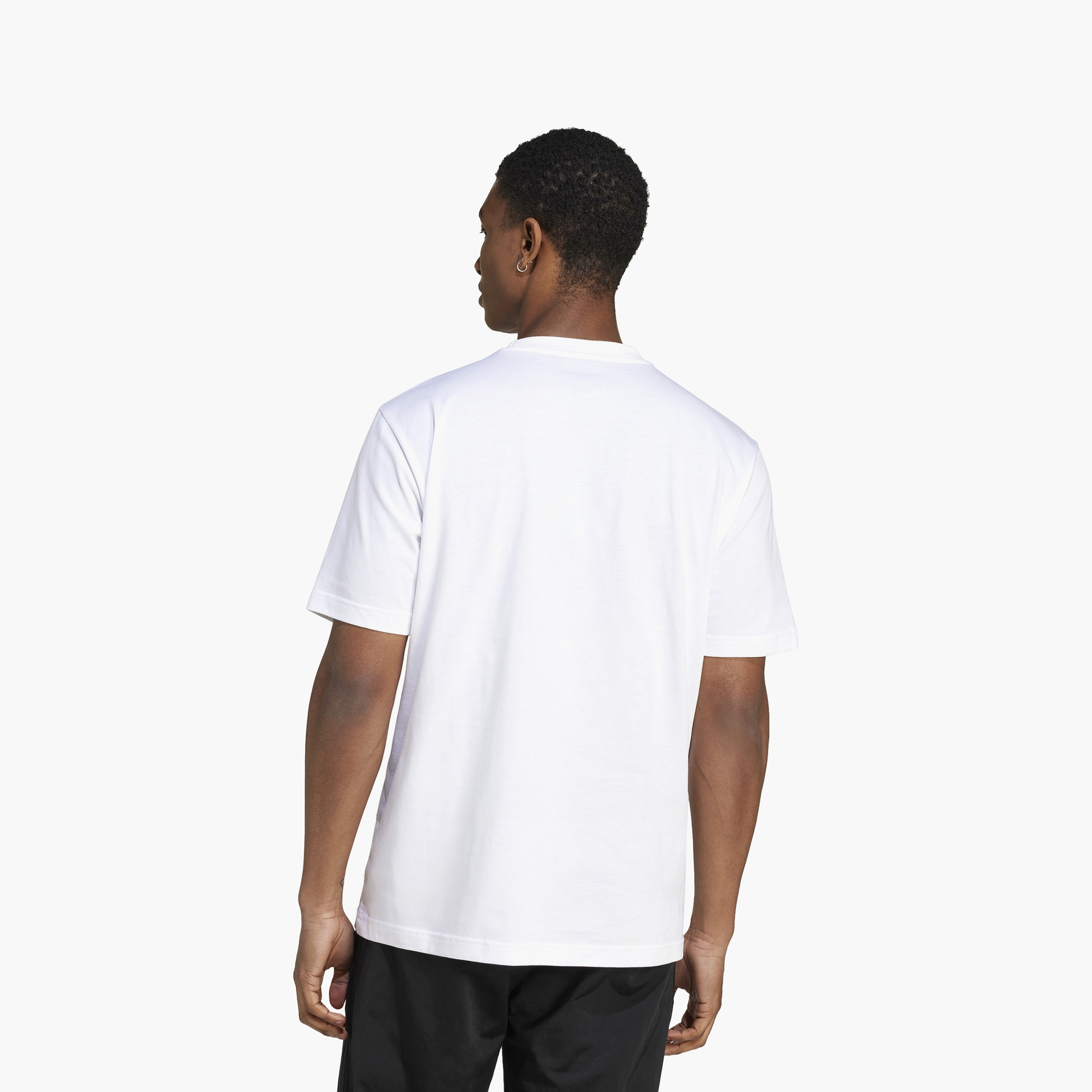 تيشيرت ذو كامو بادج أوف سبورت جرافيك من أديداس للرجال | OE-men-clothing-sportswearandactivewear-tshirtsandpolos-image-11