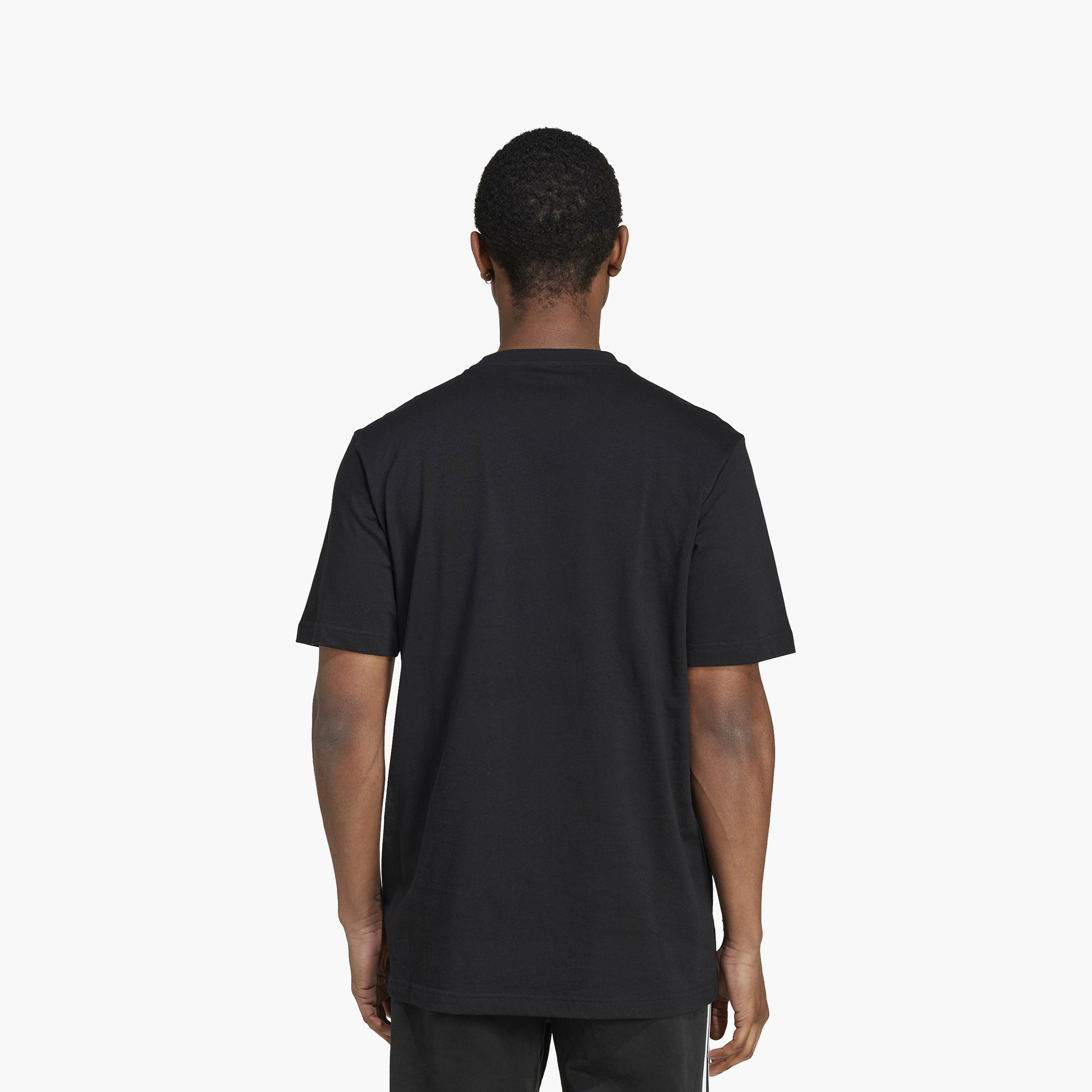 تيشيرت برسومات مودرن إسينشالز للرجال من أديداس | OE-men-clothing-sportswearandactivewear-tshirtsandpolos-image-11