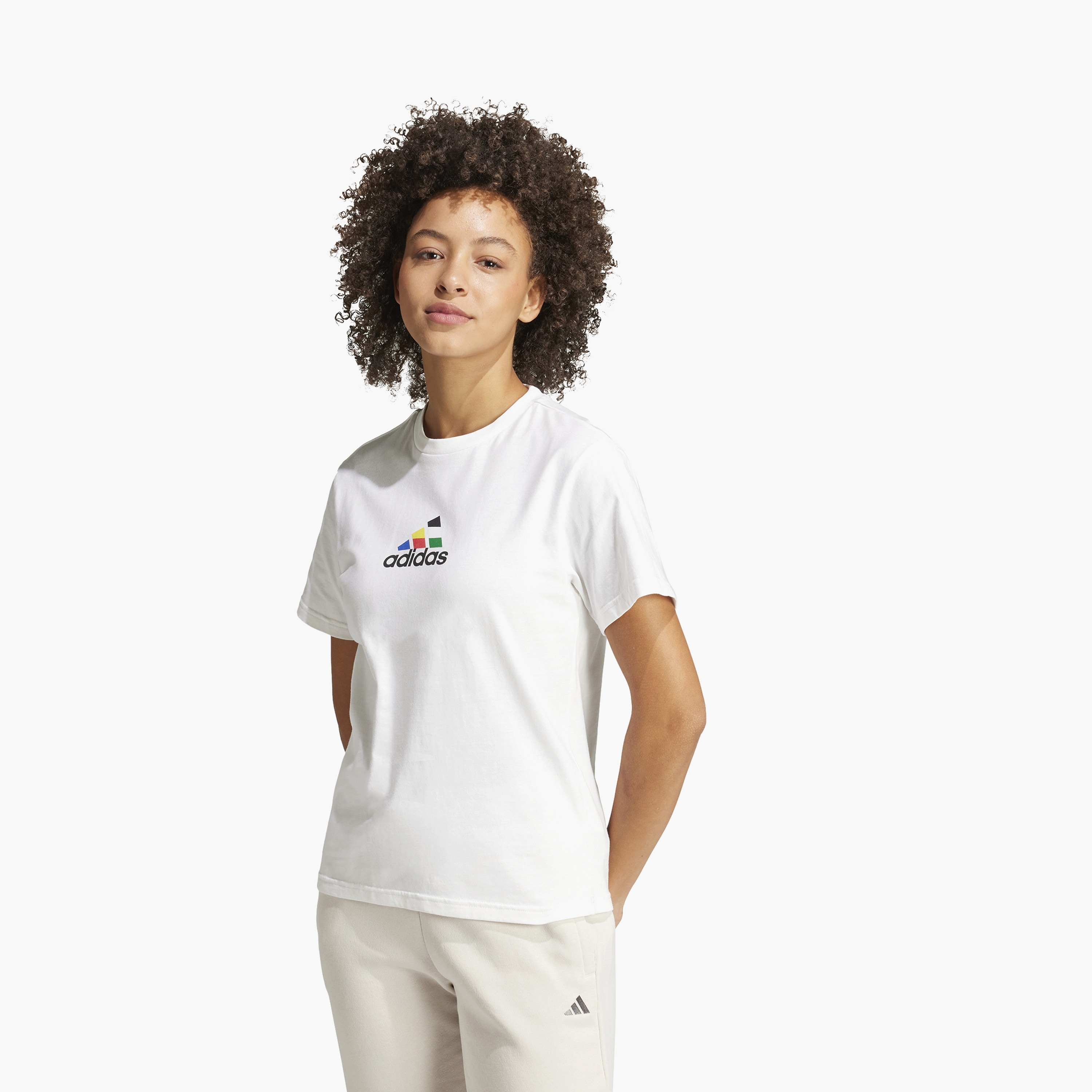 تي شيرت برسوم جرافيك ذو هاوس أوف تيرو نيشنز من أديداس | OE-sports-women-clothing-tshirtsandvests-image-1