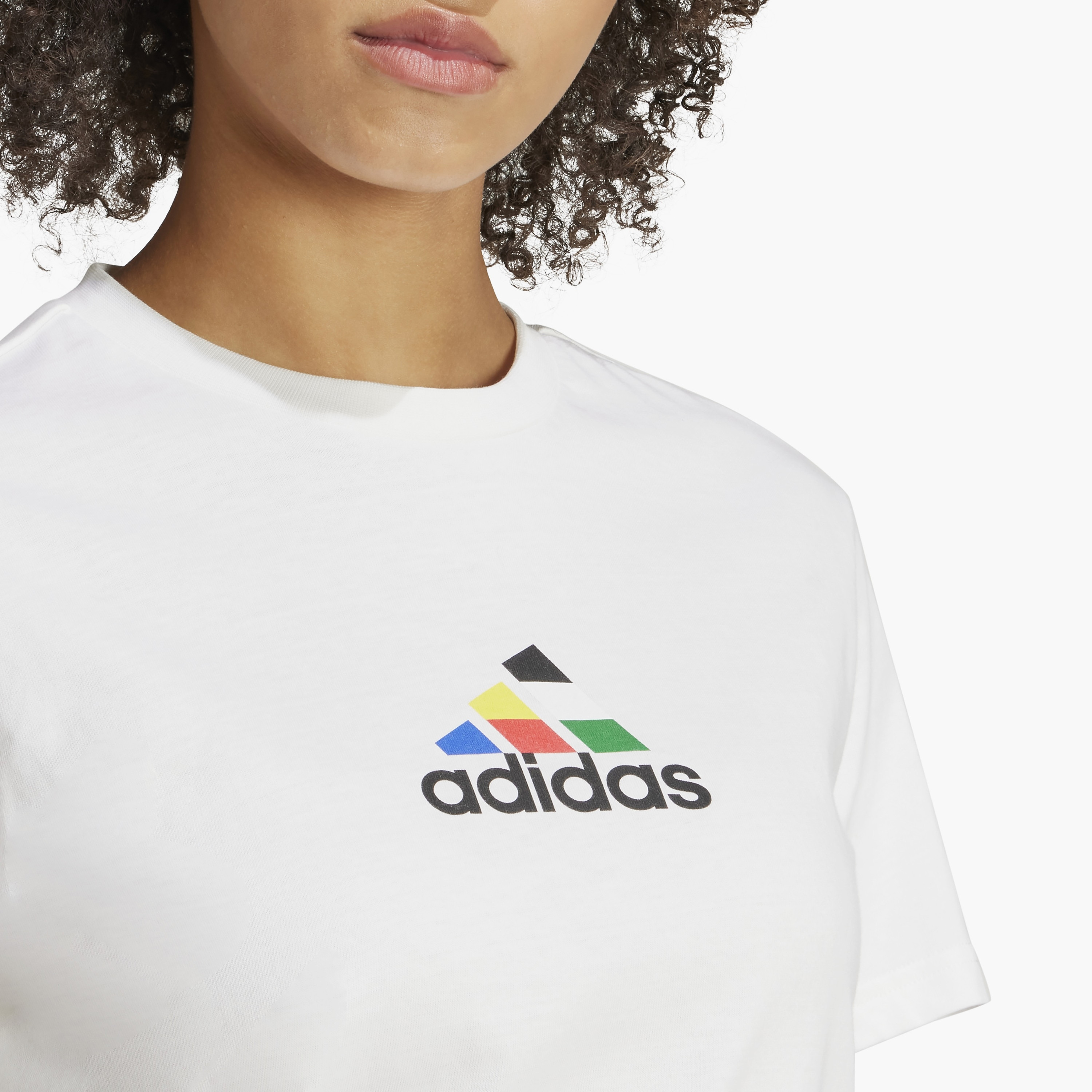 تي شيرت برسوم جرافيك ذو هاوس أوف تيرو نيشنز من أديداس | OE-sports-women-clothing-tshirtsandvests-image-3