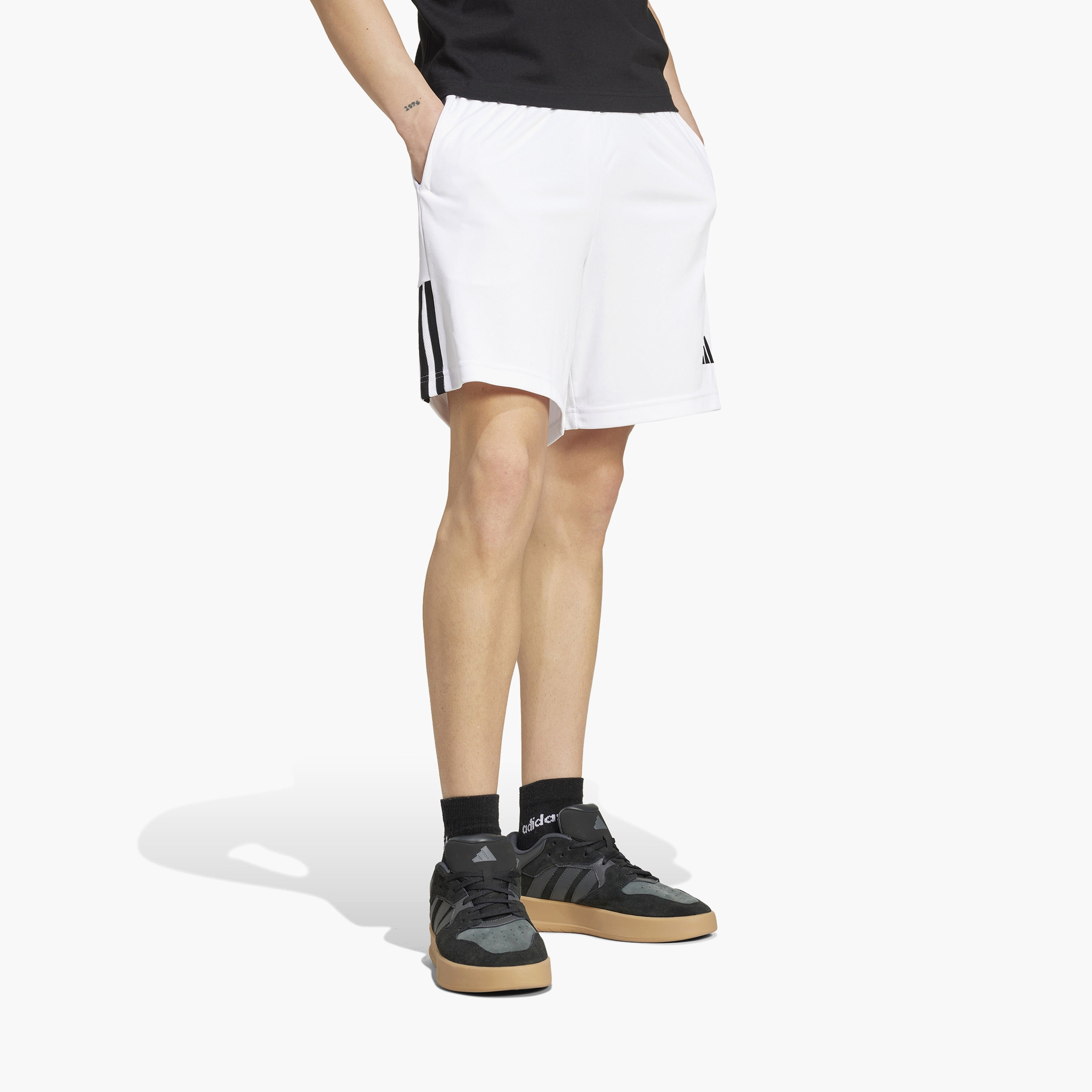 تيشيرت ذو سيرينو ايروريدي ذو قطع الخطوط الثلاثة مع 7 بوصات للرجال من اديداس | OE-men-clothing-bottoms-shorts-image-16