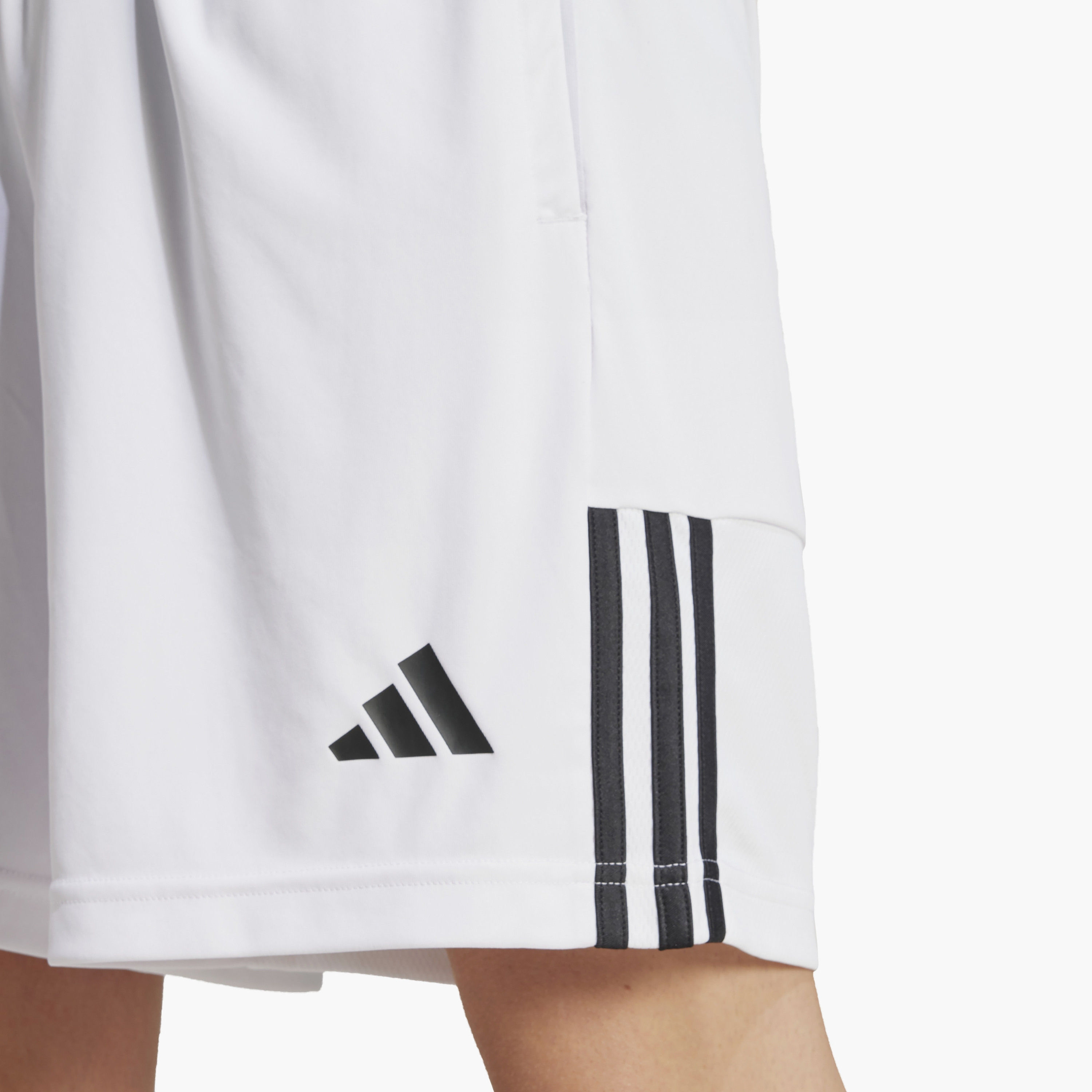 تيشيرت ذو سيرينو ايروريدي ذو قطع الخطوط الثلاثة مع 7 بوصات للرجال من اديداس | OE-men-clothing-bottoms-shorts-image-18