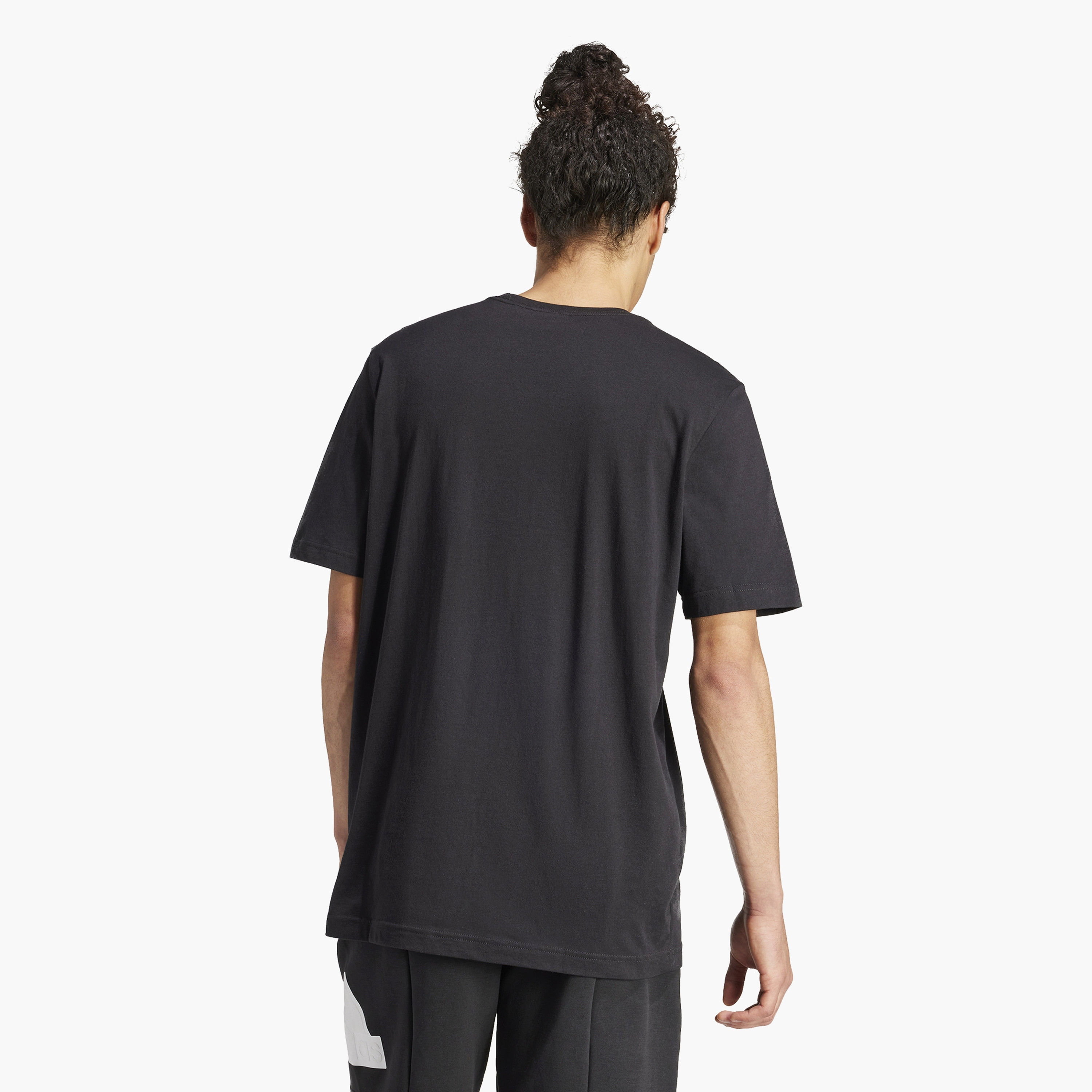 تيشيرت برسومات أديداس للرجال من أديداس | OE-men-clothing-sportswearandactivewear-tshirtsandpolos-image-5