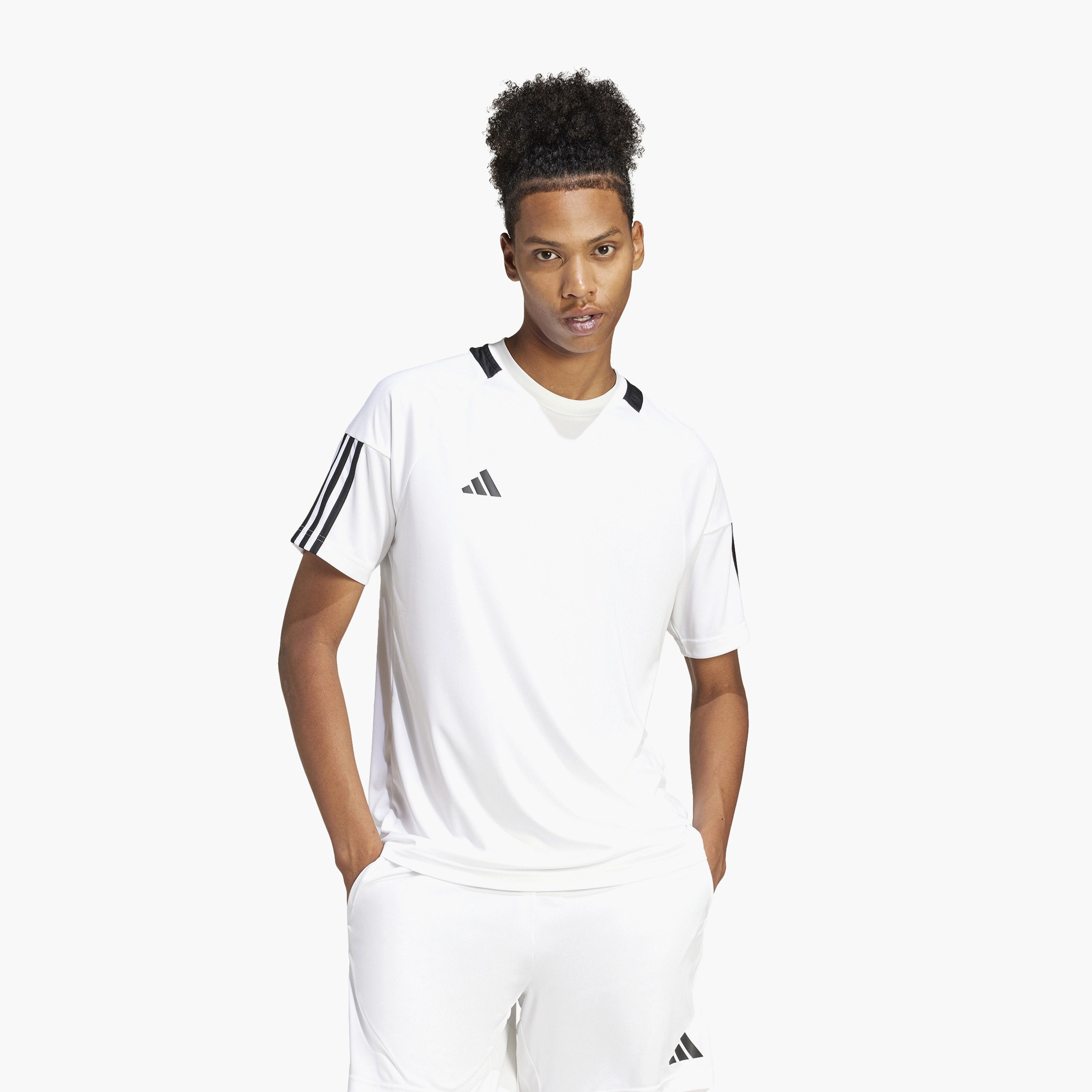 تيشيرت ذو سيرينو ايروريدي ذو الخطوط الثلاثة للرجال من اديداس | OE-men-clothing-sportswearandactivewear-tshirtsandpolos-image-7