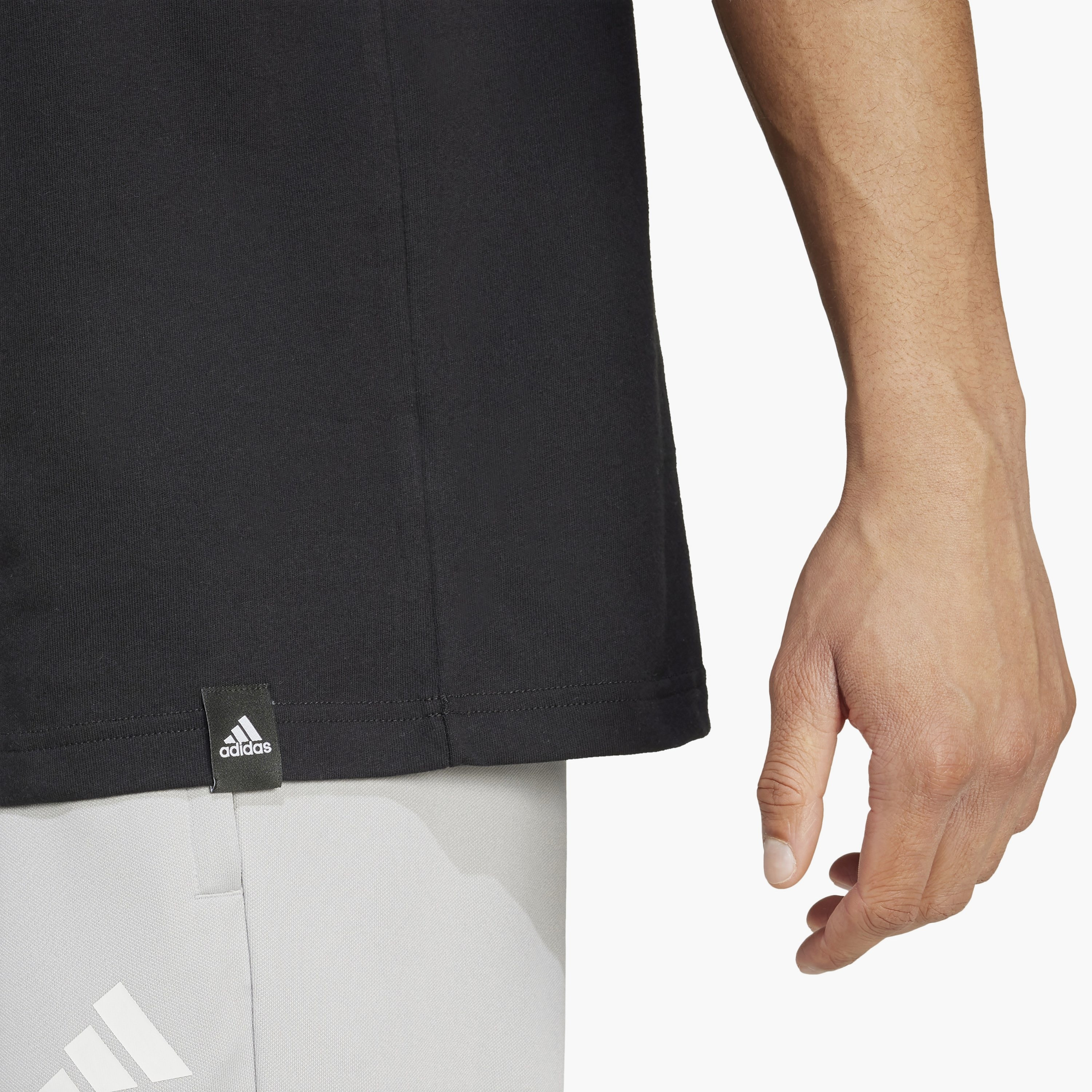 تيشيرت برسومات كودز لاينر للرجال من أديداس | OE-men-clothing-sportswearandactivewear-tshirtsandpolos-image-10