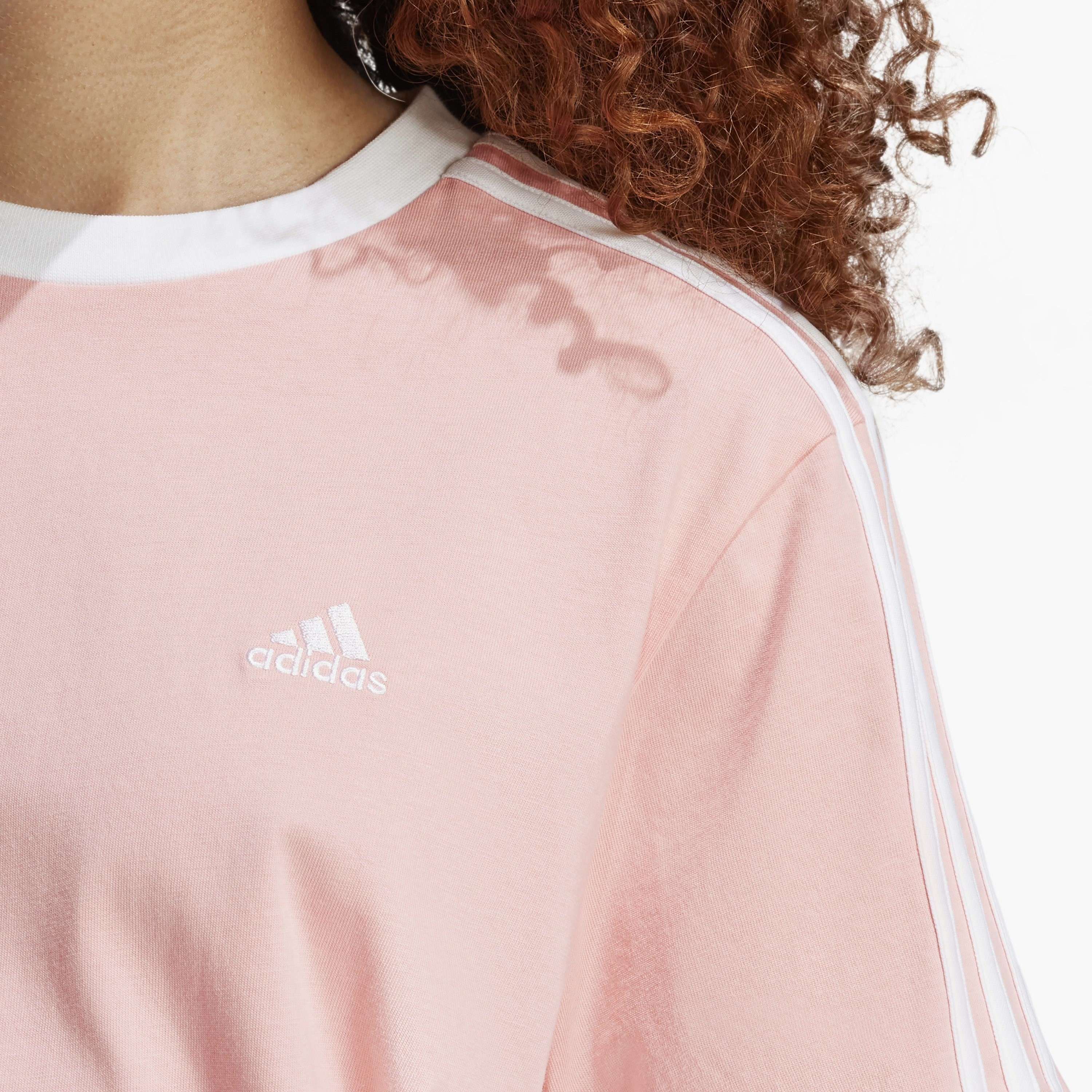 تيشيرت ذو اسينشالز 3-سترايبس للنساء من اديداس IY1698 | OE-sports-women-clothing-tshirtsandvests-image-3