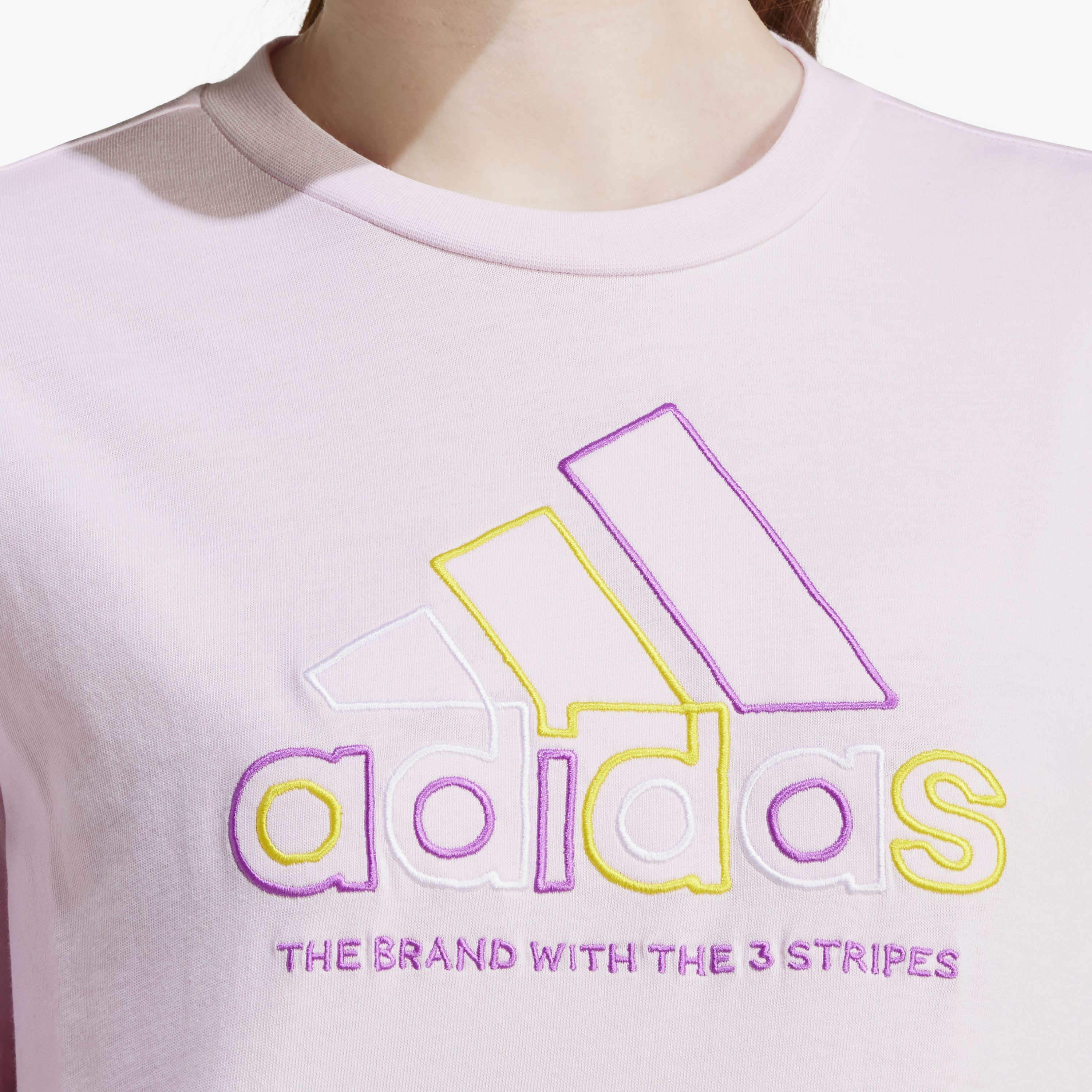 تيشيرت نسائي بشعار اكسبريس من أديداس | OE-women-clothing-tshirts-image-15