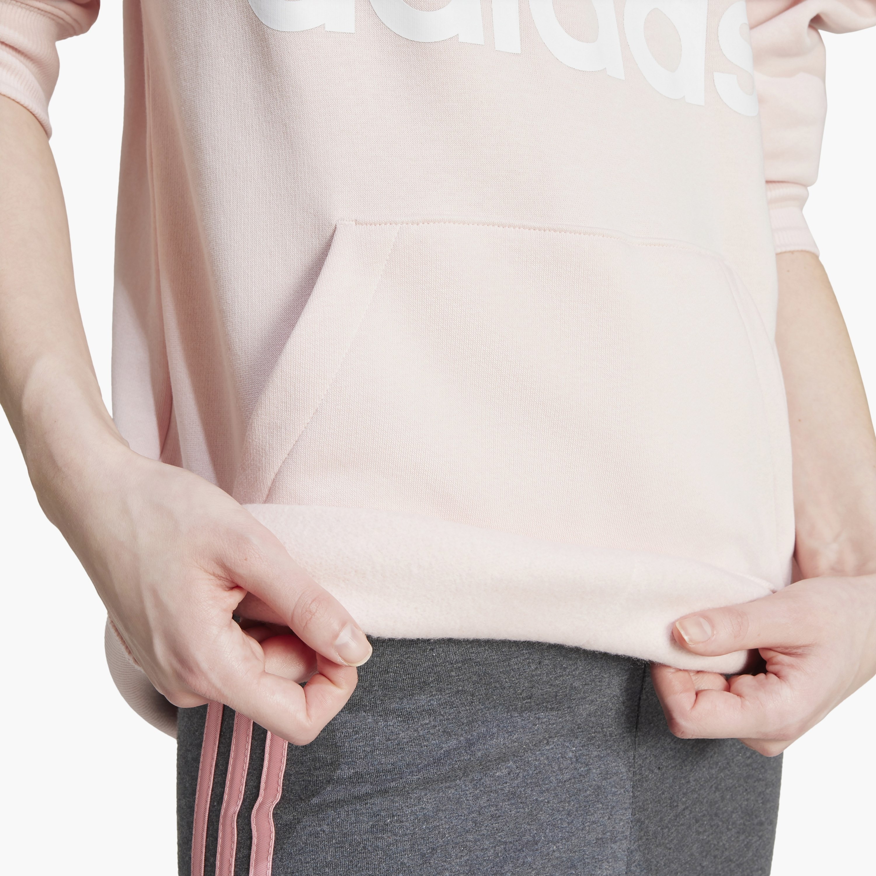 هودي اديداس اسينشالز للنساء بشعار كبير عادي ذو فليس IY4310 | OE-sports-women-clothing-hoodiesandsweatshirts-image-3
