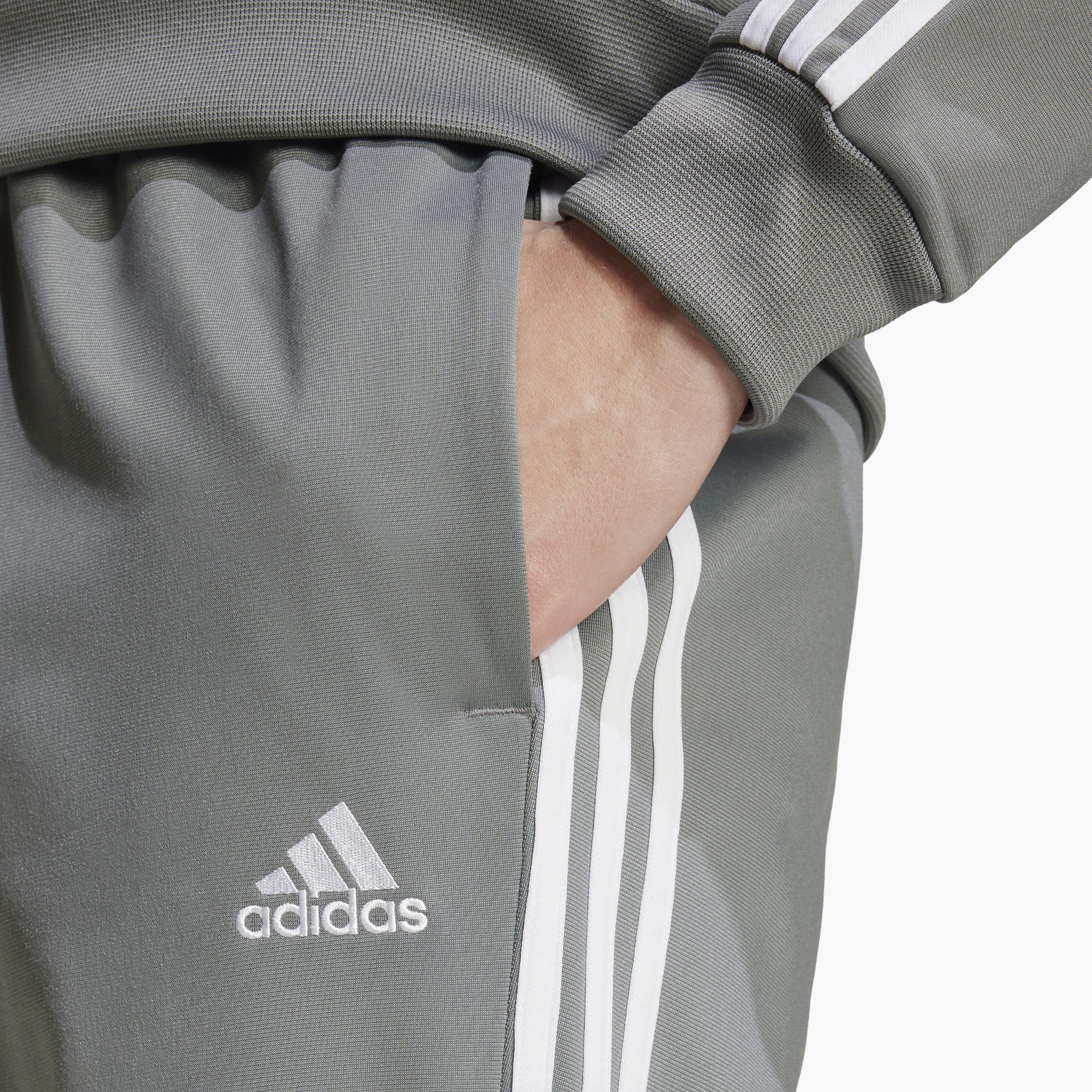 تراك سوت ذو تريكوت أساسي بثلاثة خطوط من أديداس للرجال | OE-men-clothing-sportswearandactivewear-tracksuits-image-11