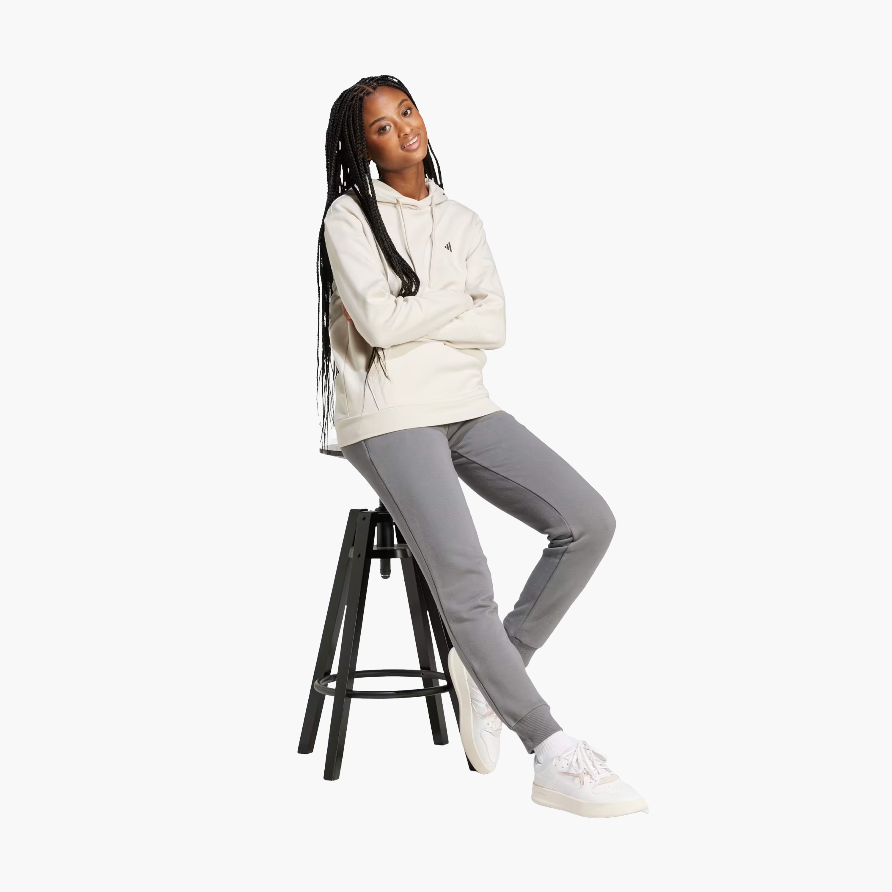 هودي اديداس اسينشالز للنساء بشعار صغير مريح IY9228 | OE-sports-women-clothing-hoodiesandsweatshirts-image-2