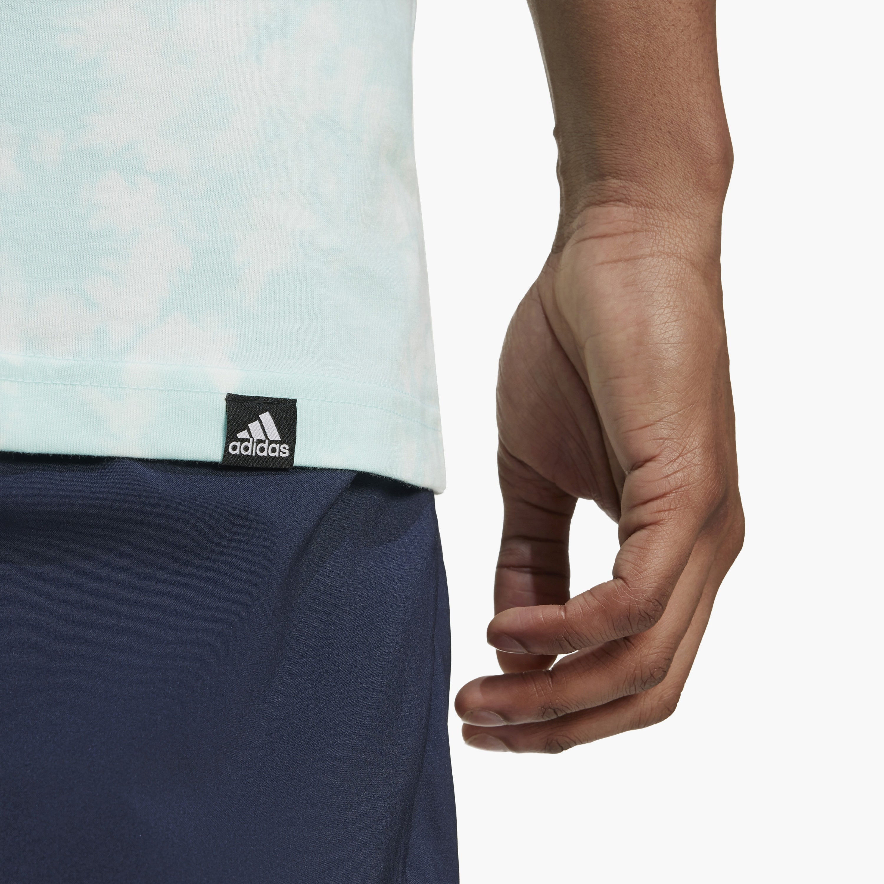 تي شيرت رجالي من أديداس ذو طوال اليوم أحلم بالجرافيك | OE-men-clothing-sportswearandactivewear-tshirtsandpolos-image-10