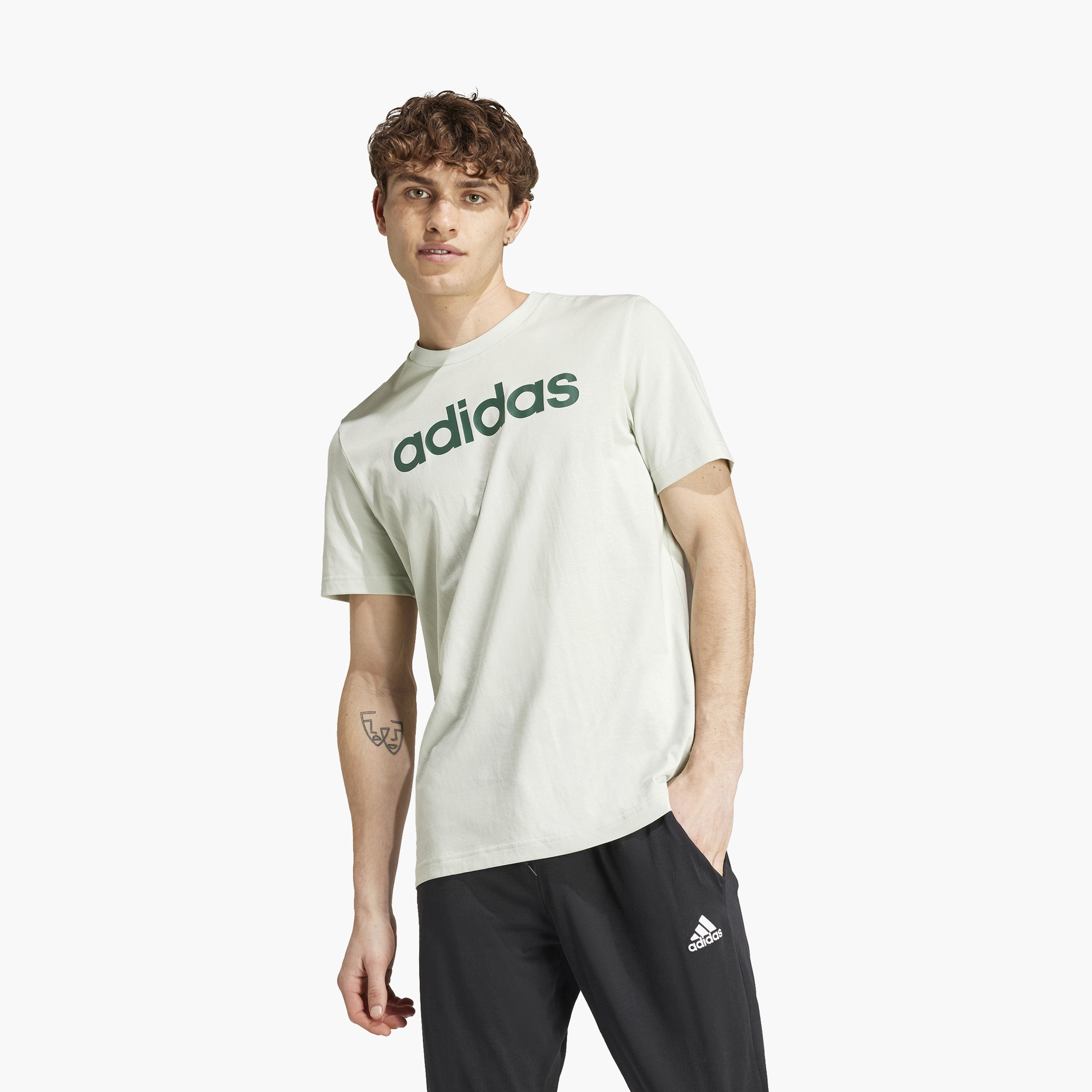 تي شيرت اسنشيالز بشعار لاينر جورسيه واحد من اديداس للرجال IZ4767 | OE-men-clothing-sportswearandactivewear-tshirtsandpolos-image-2
