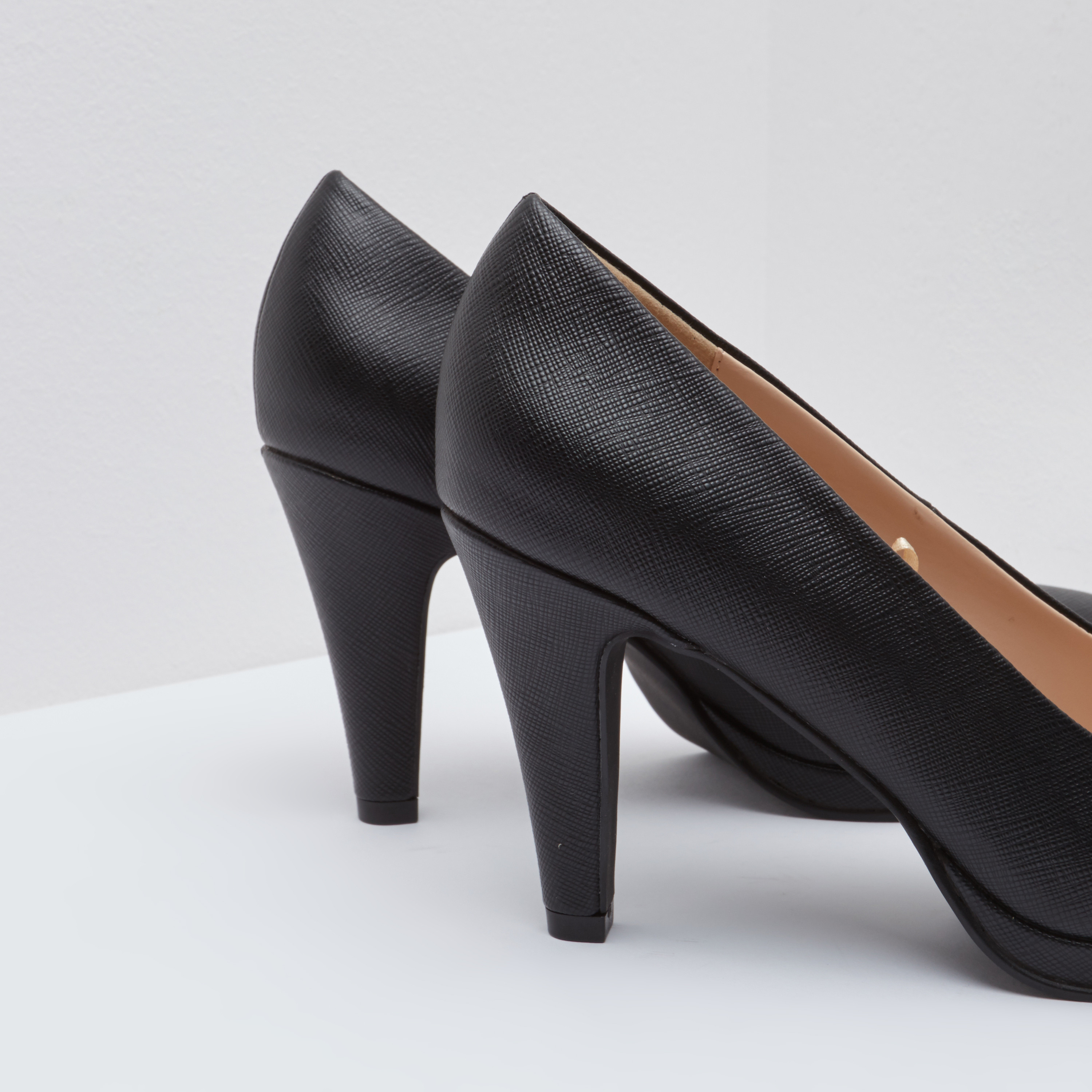 حذاء بمقدّمة مستديرة بارزة سهل الإرتداء مع كعب مخروطي-women-shoes-heels-image-9