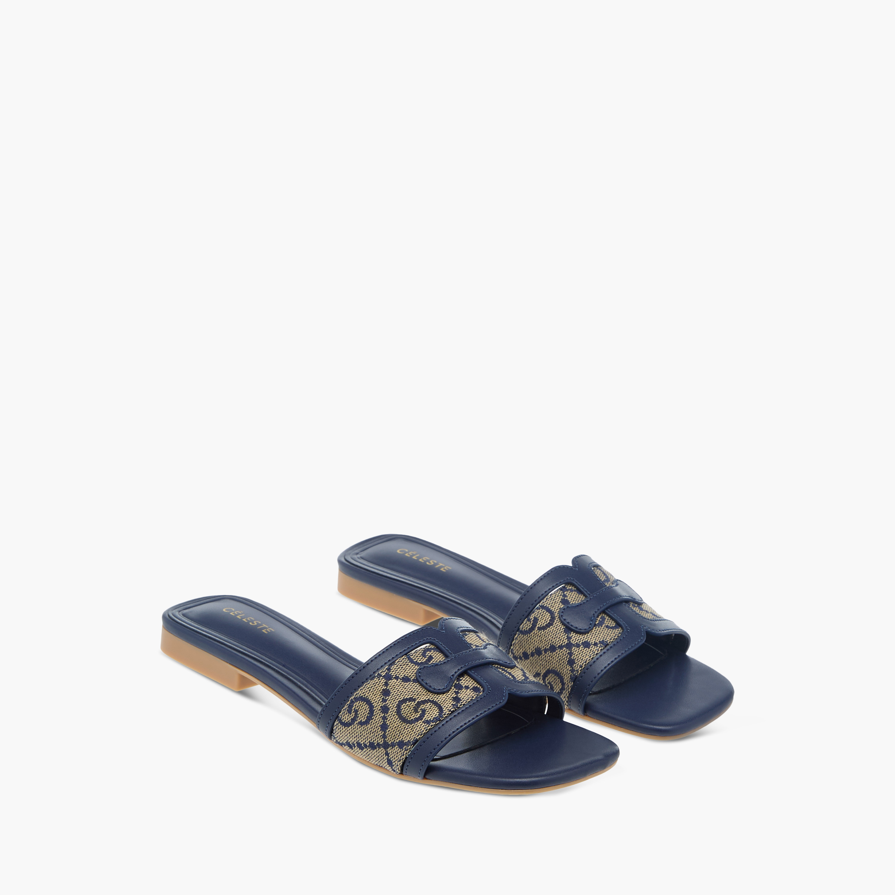 صندل سهل الارتداء بطبعات مونوجرام للنساء من سيليست-women-shoes-flats-sandals-image-1