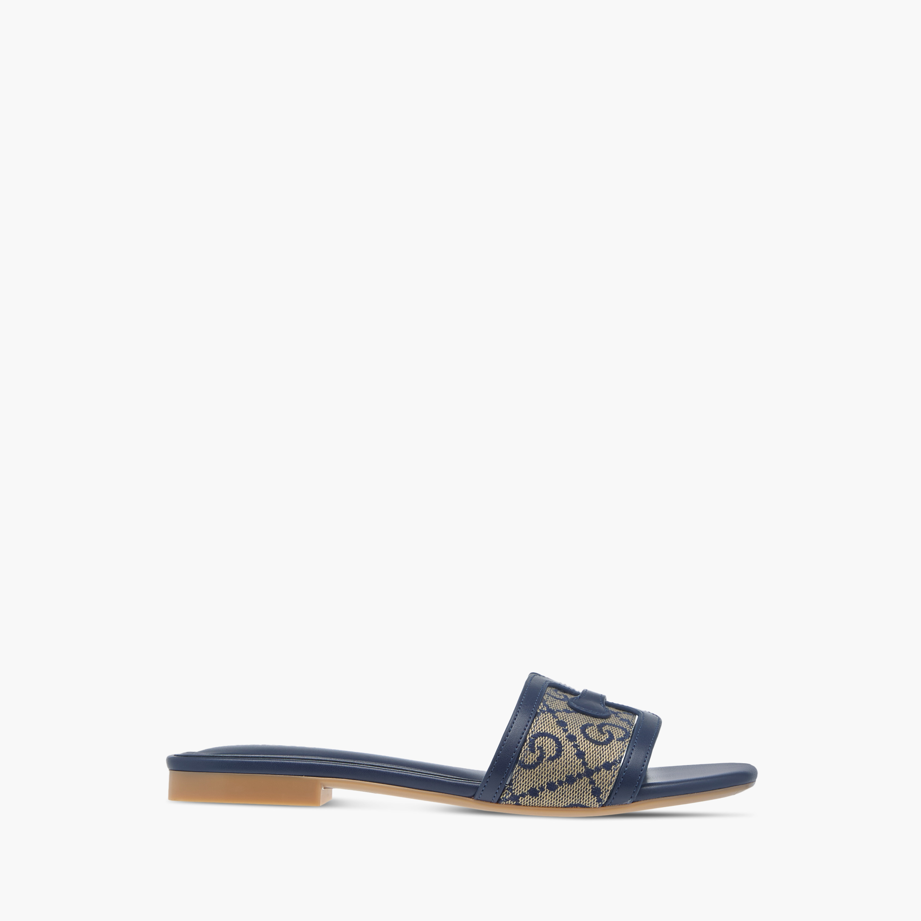صندل سهل الارتداء بطبعات مونوجرام للنساء من سيليست-women-shoes-flats-sandals-image-3