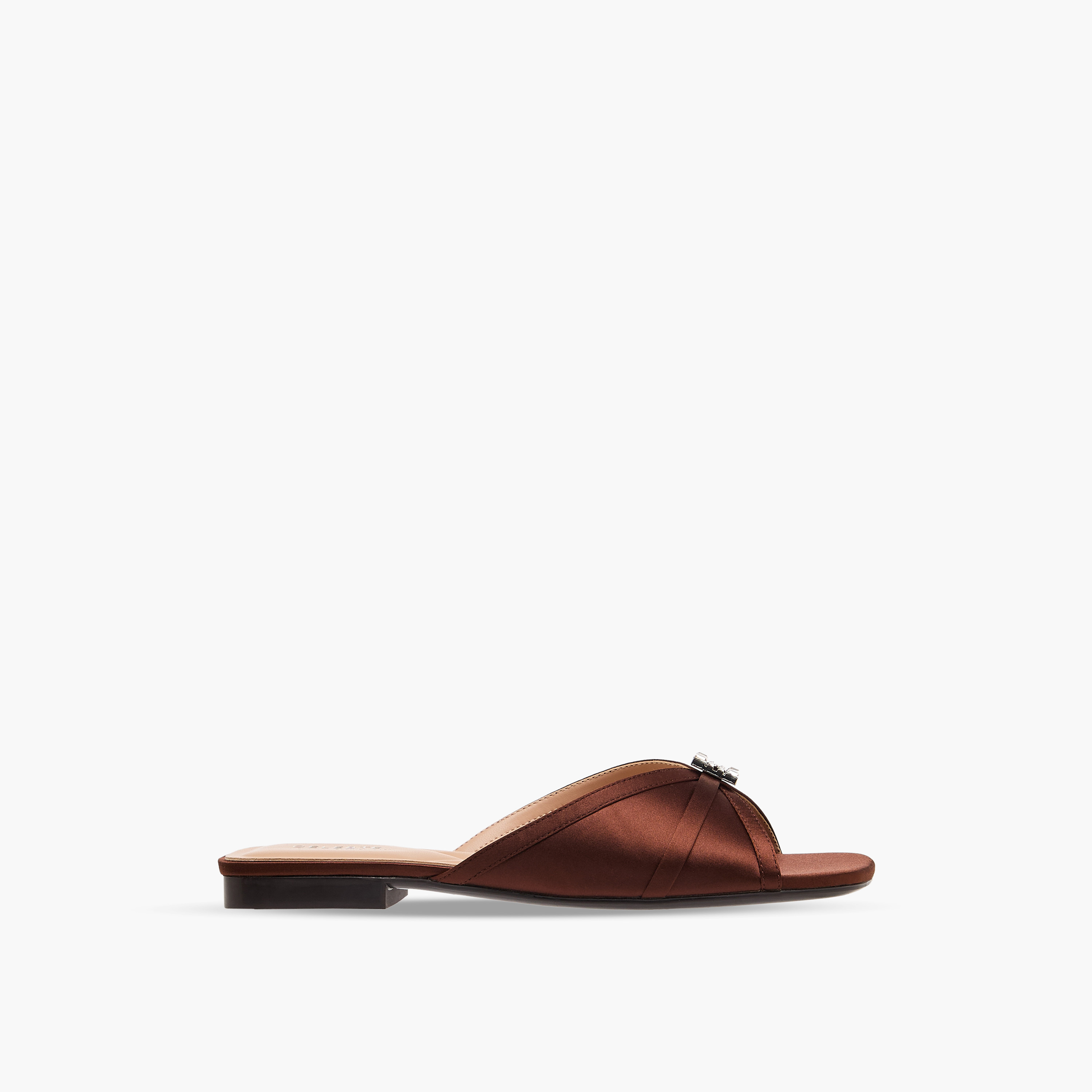 صندل ساتان سهل الارتداء مزين للنساء من سيليست-women-shoes-flats-sandals-image-3