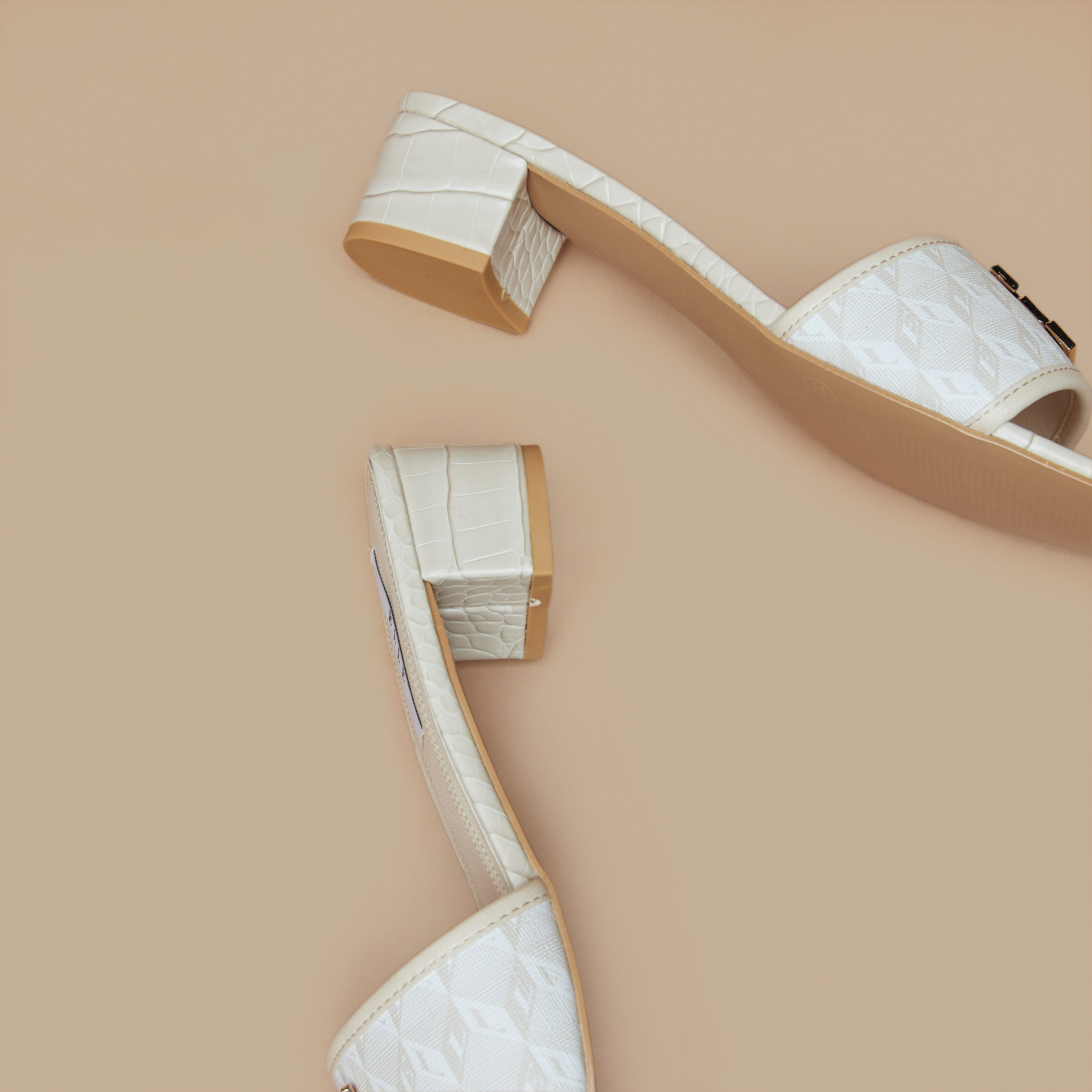 صندل خفيف بكعب سميك وطبعات للنساء من إيل-women-shoes-sandals-heeled-image-6