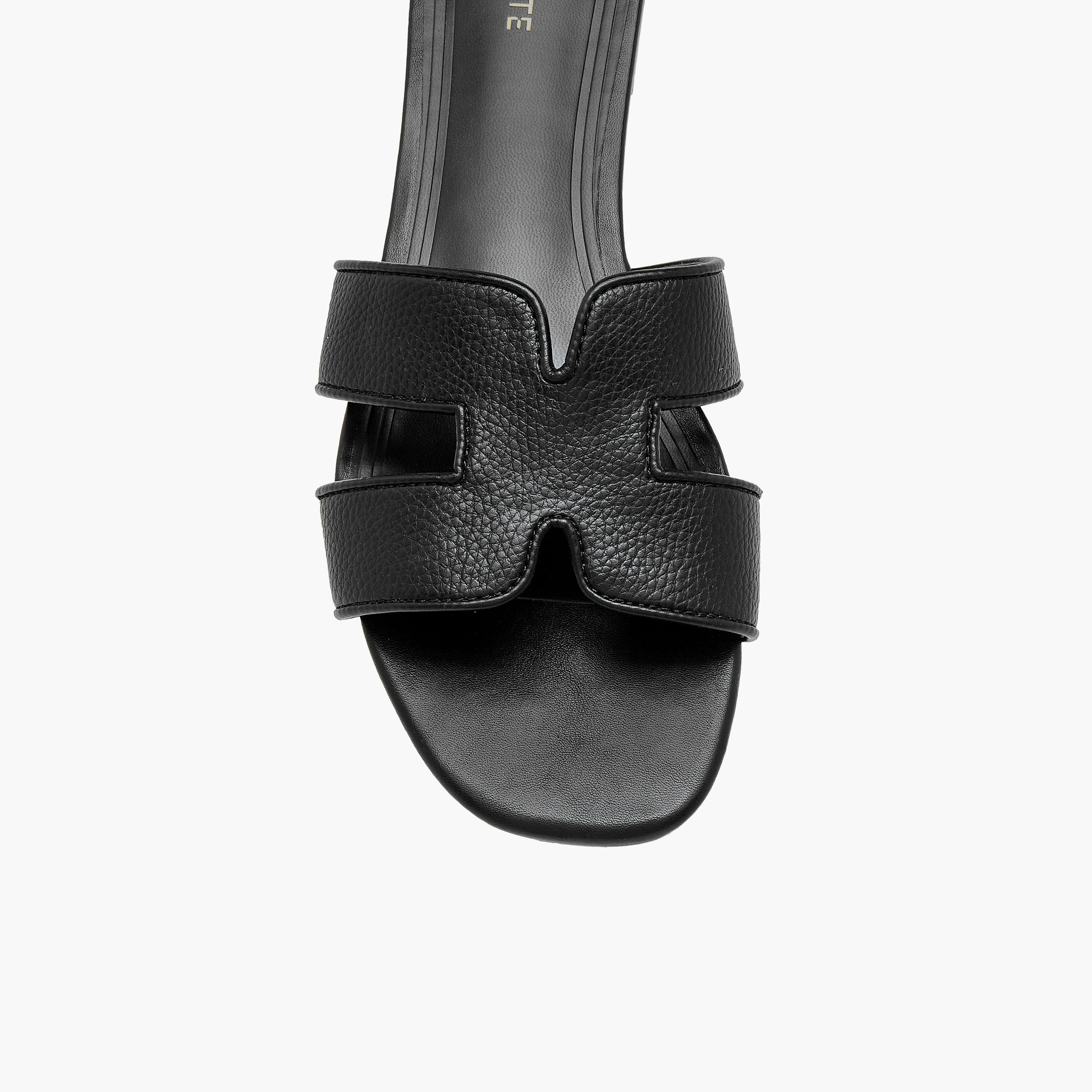 صندل سهل الارتداء بتفاصيل مفرغة للنساء من سيليست-women-shoes-flats-sandals-image-4
