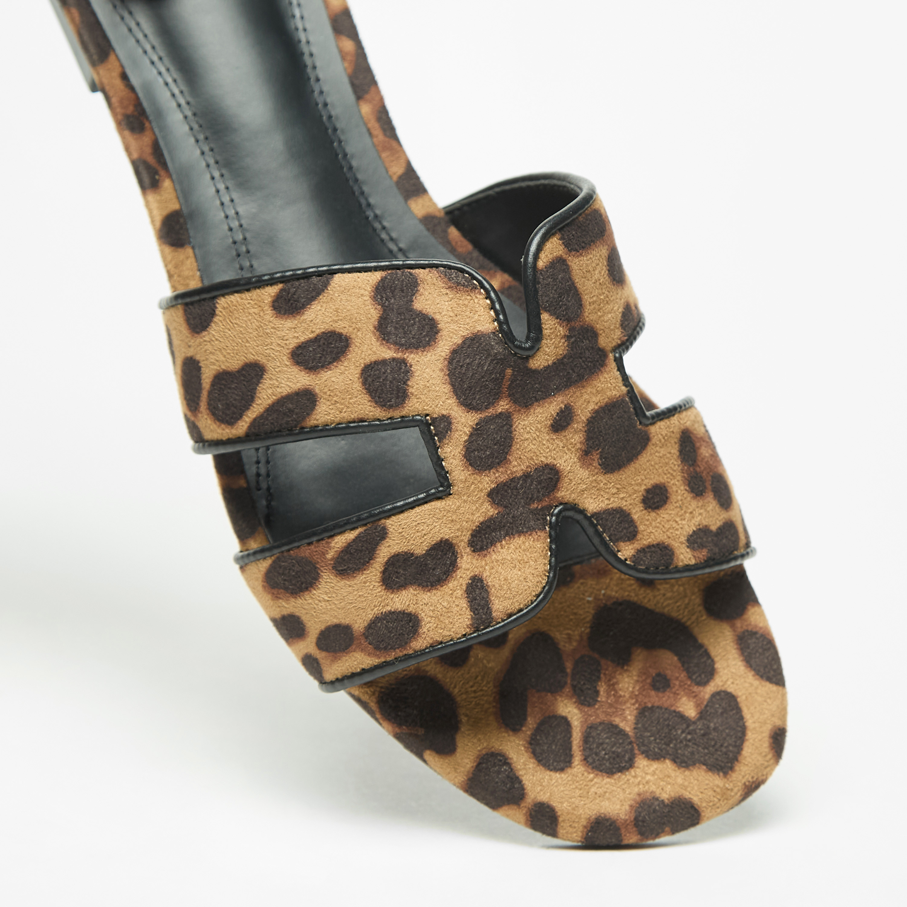 صندل بطبعات حيوانية للنساء من سيليست-women-shoes-flats-sandals-image-4
