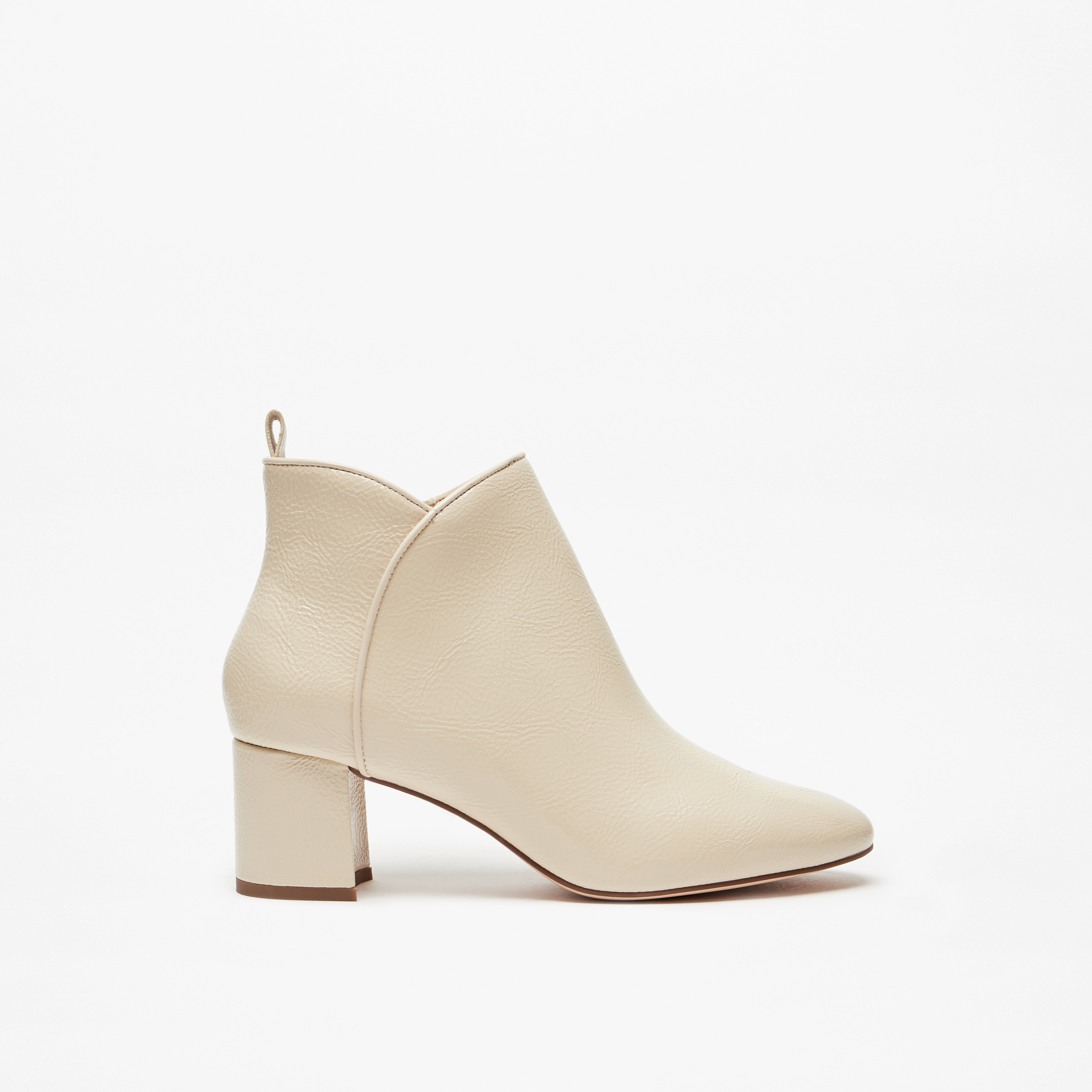 بوت سادة بطول الكاحل وسحّاب إغلاق وكعب عريض للنساء من سيليست-women-shoes-boots-image-8