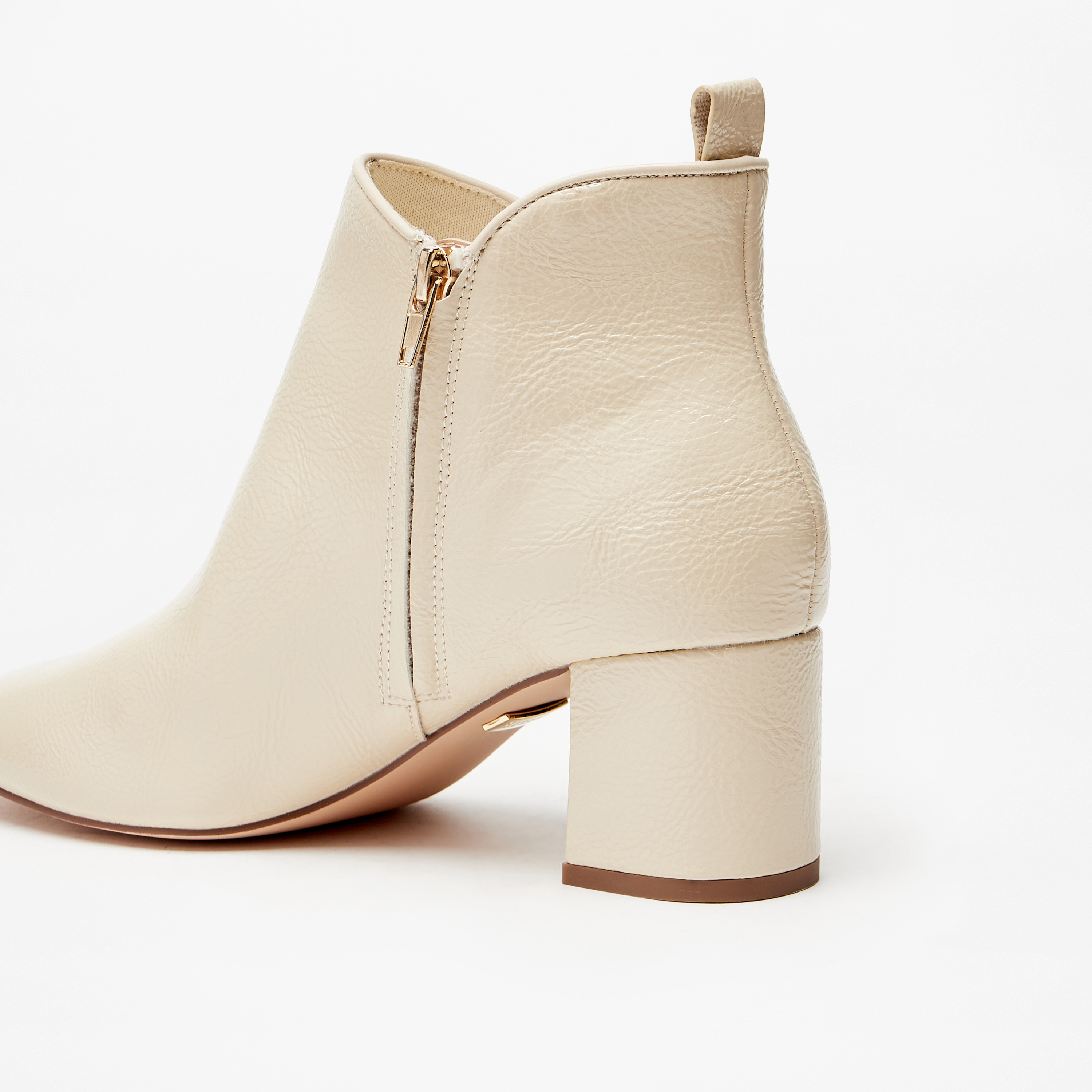 بوت سادة بطول الكاحل وسحّاب إغلاق وكعب عريض للنساء من سيليست-women-shoes-boots-image-5