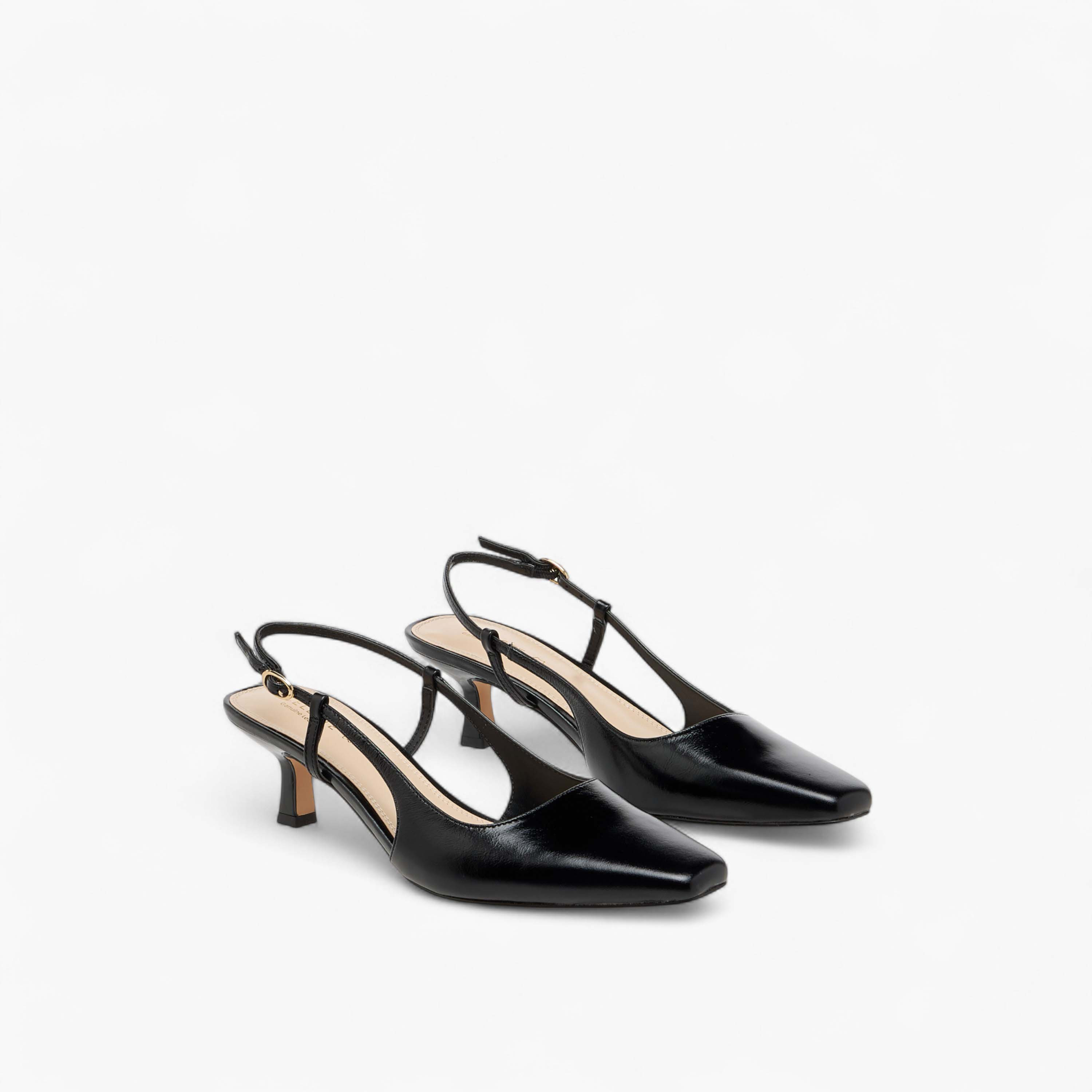حذاء بمقدمة مربعة وكعب صغير وإبزيم إغلاق للنساء من سيليست-women-shoes-heels-image-1