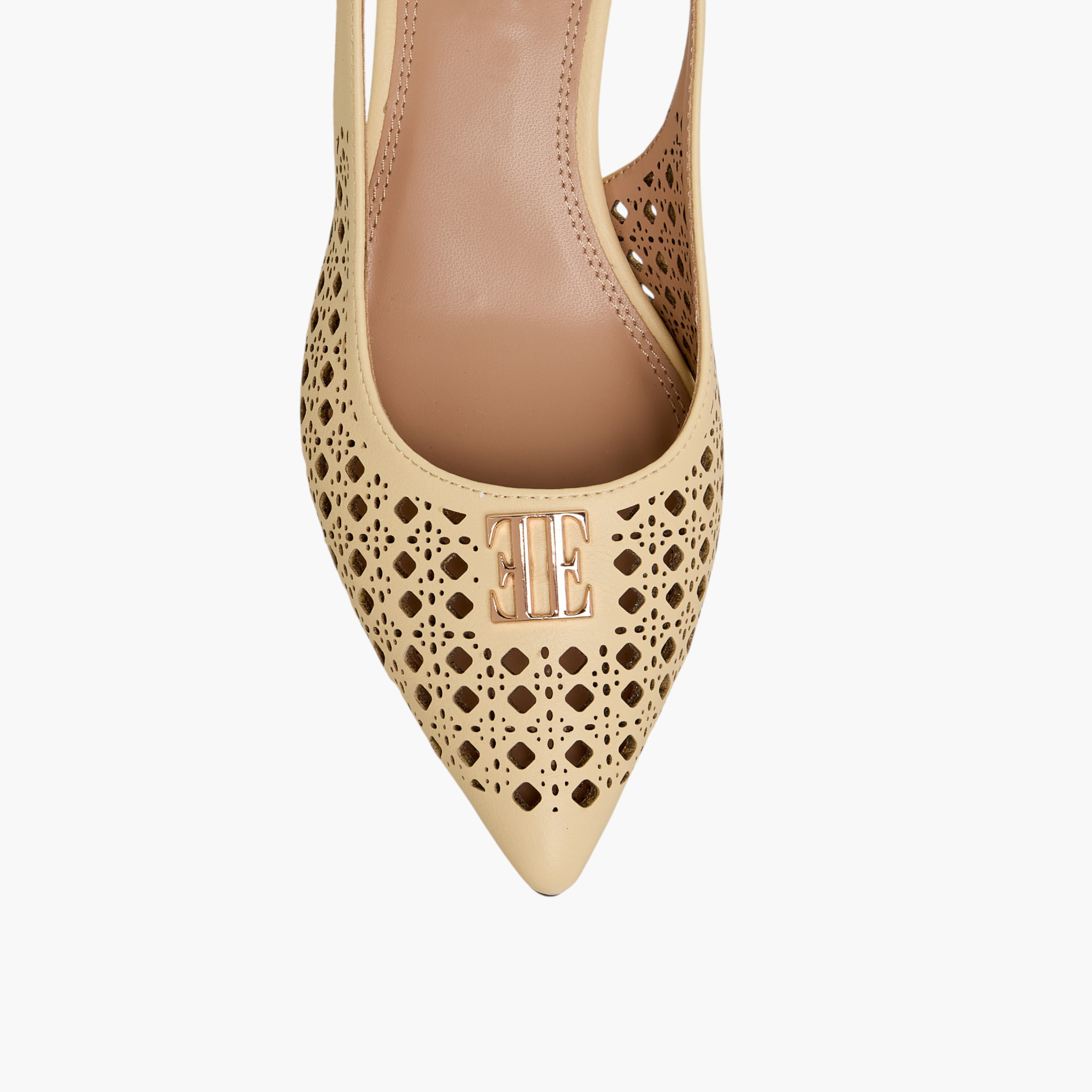 صندل بكعب صغير وحزام خلفي وزينة وتفاصيل مفرّغة للنشاء من إيل-women-shoes-sandals-heeled-image-4