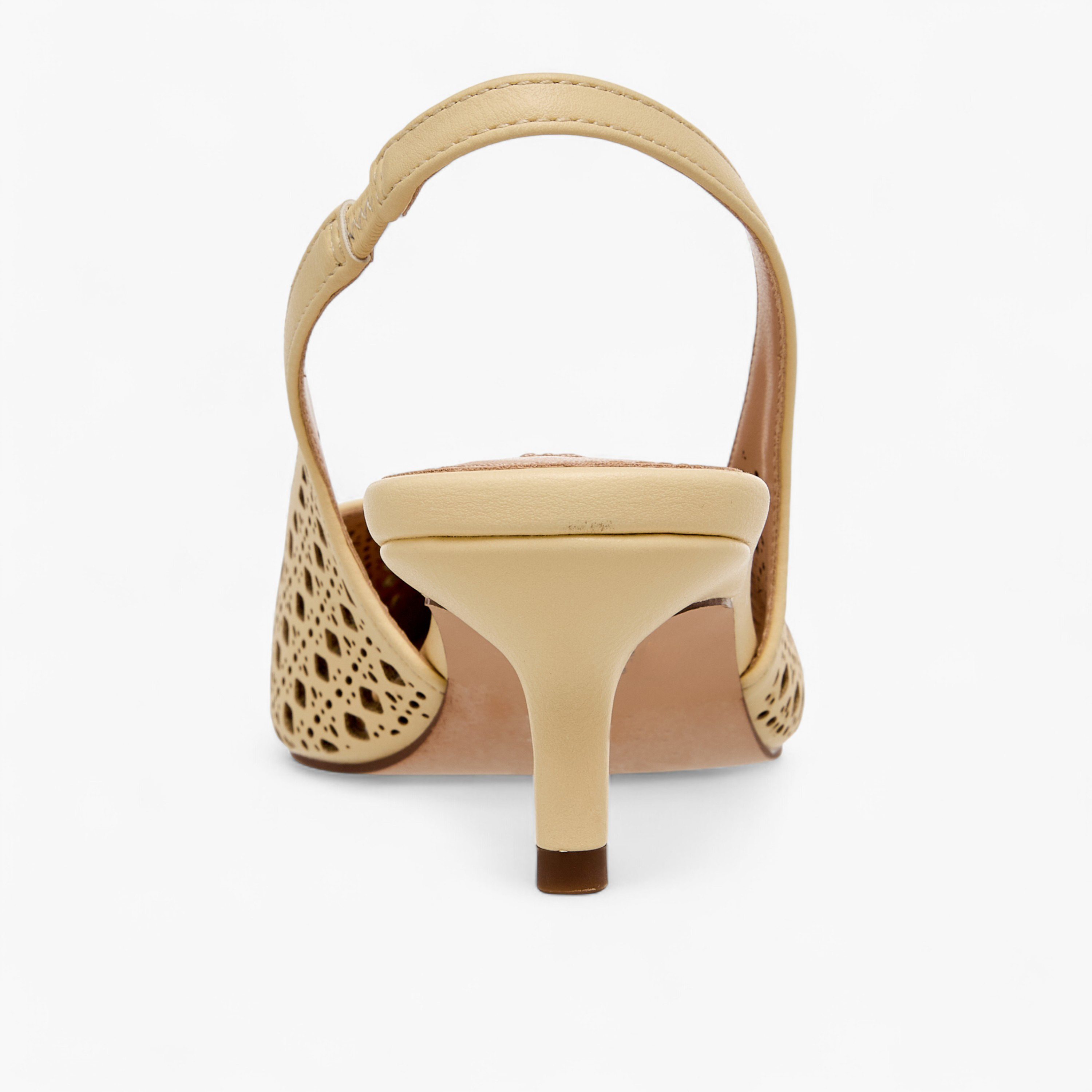 صندل بكعب صغير وحزام خلفي وزينة وتفاصيل مفرّغة للنشاء من إيل-women-shoes-sandals-heeled-image-5