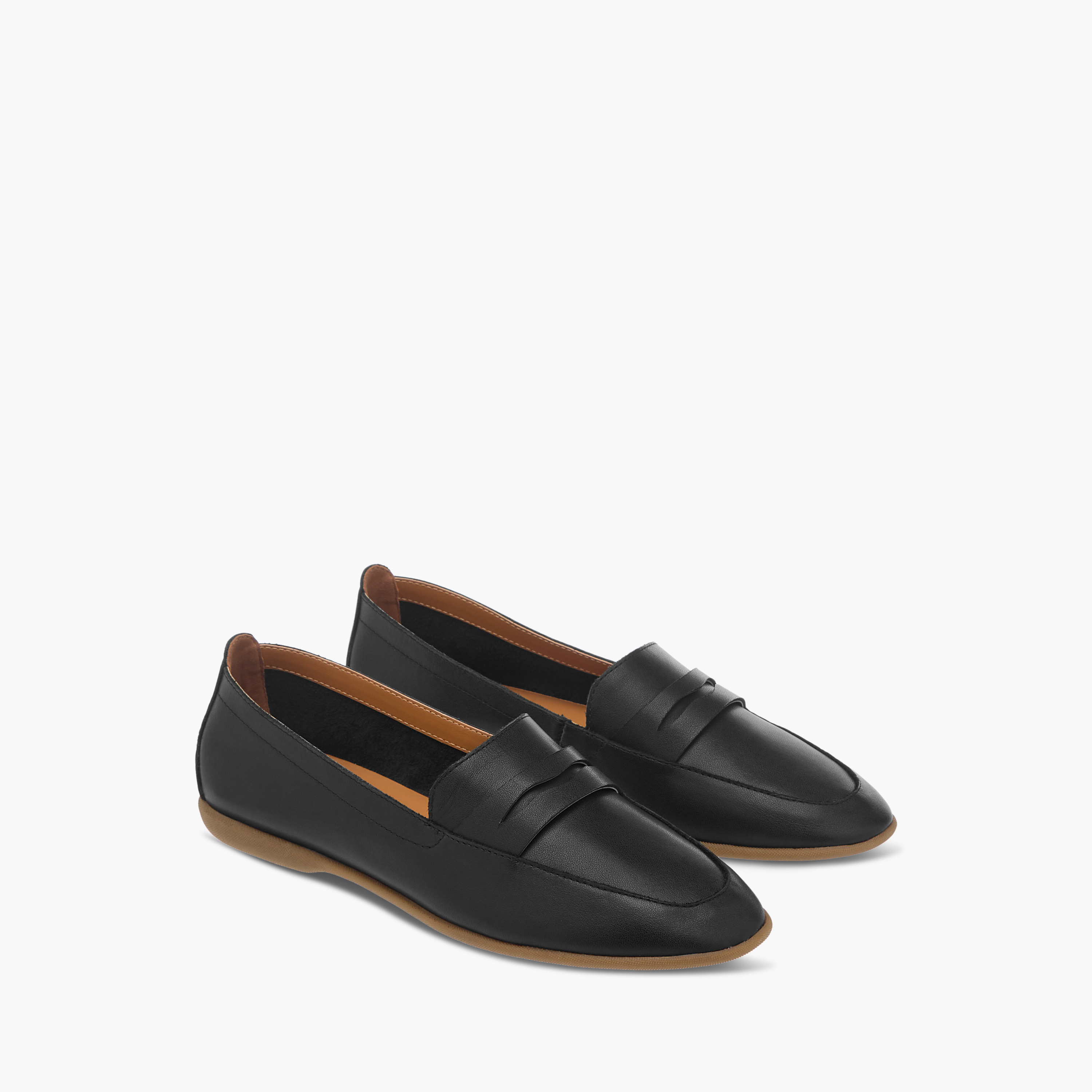 حذاء سهل الارتداء بتفاصيل مفرغة للنساء من سيليست-women-shoes-loafersandmoccasins-image-1
