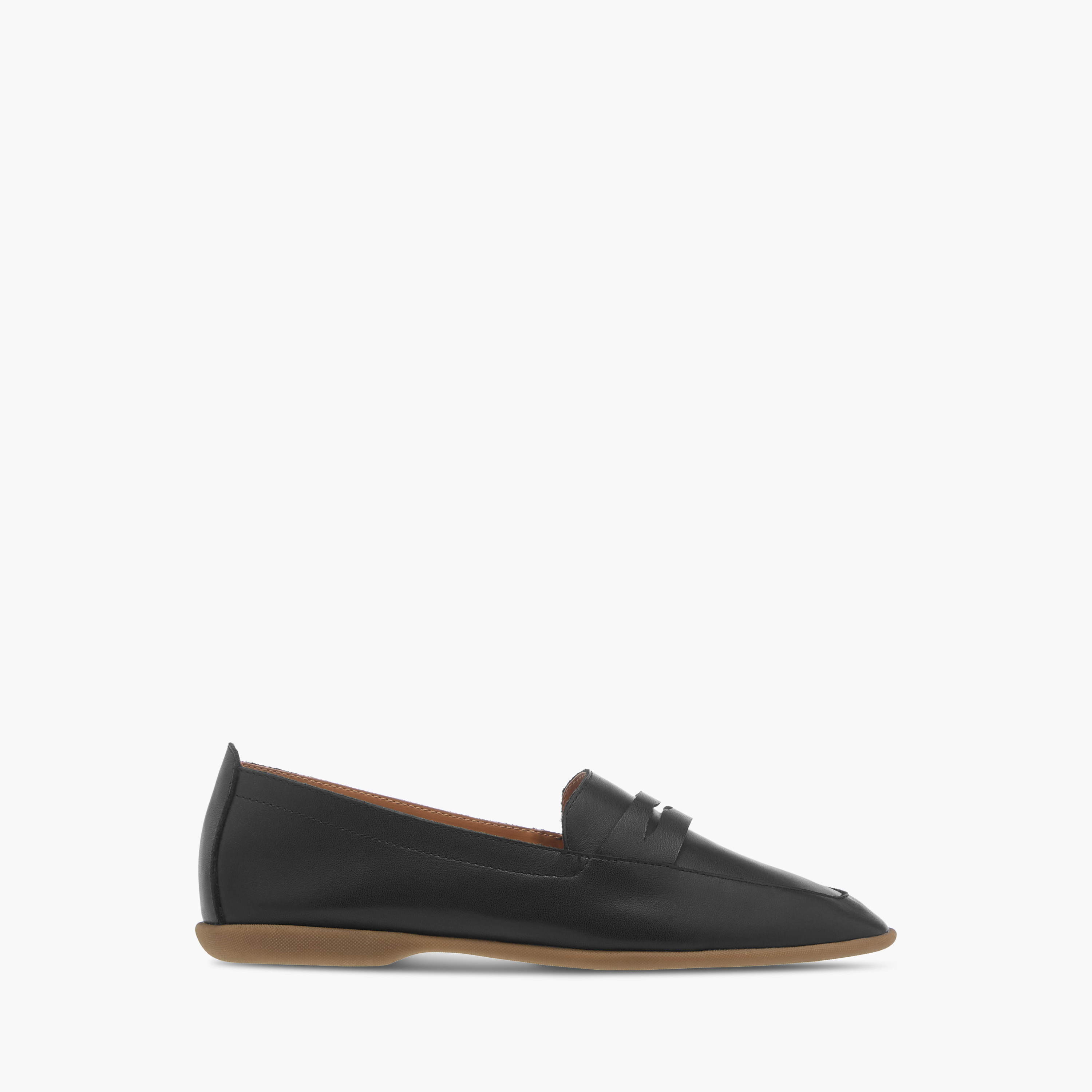 حذاء سهل الارتداء بتفاصيل مفرغة للنساء من سيليست-women-shoes-loafersandmoccasins-image-3
