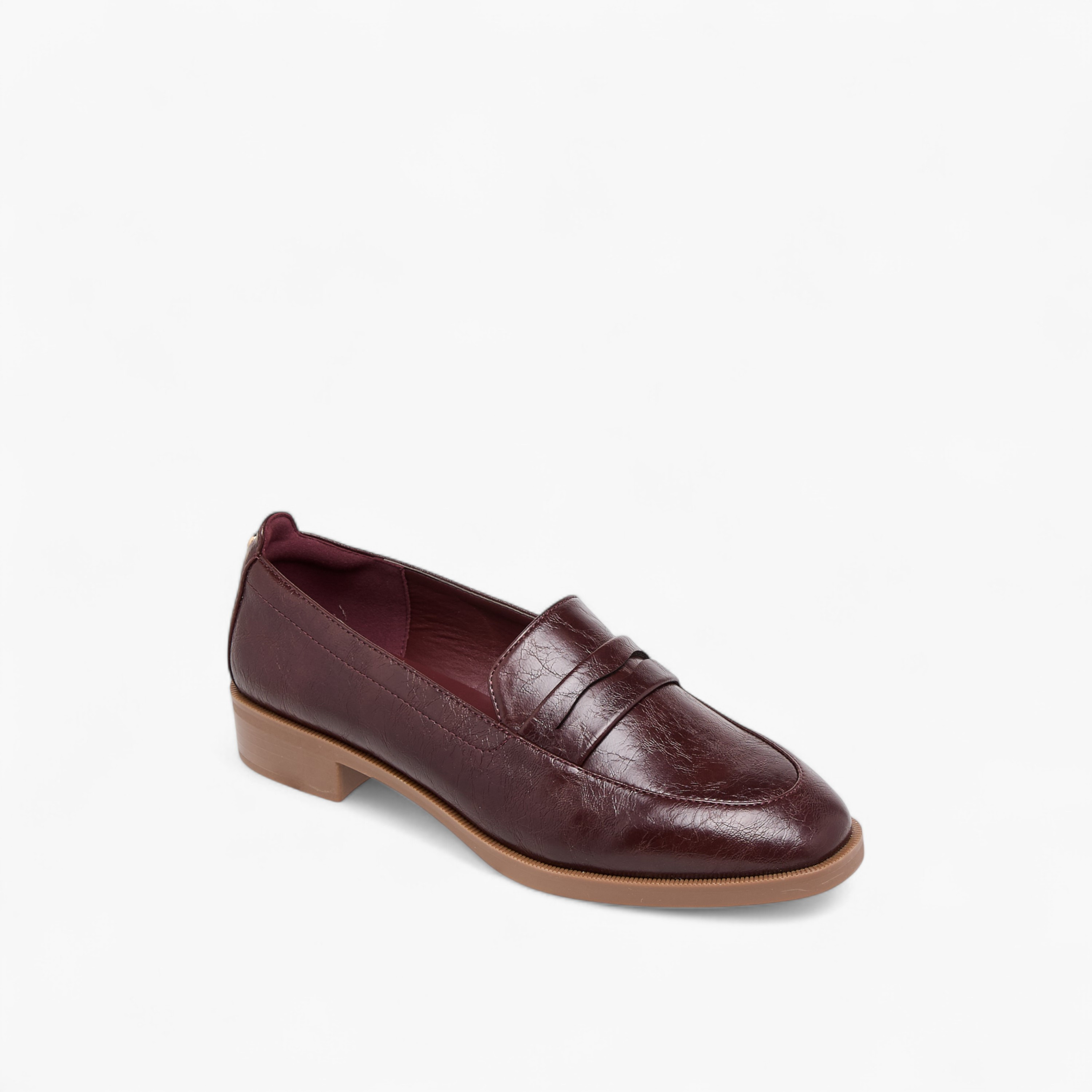 حذاء سهل الارتداء بتفاصيل مفرغة للنساء من سيليست-women-shoes-loafersandmoccasins-image-2