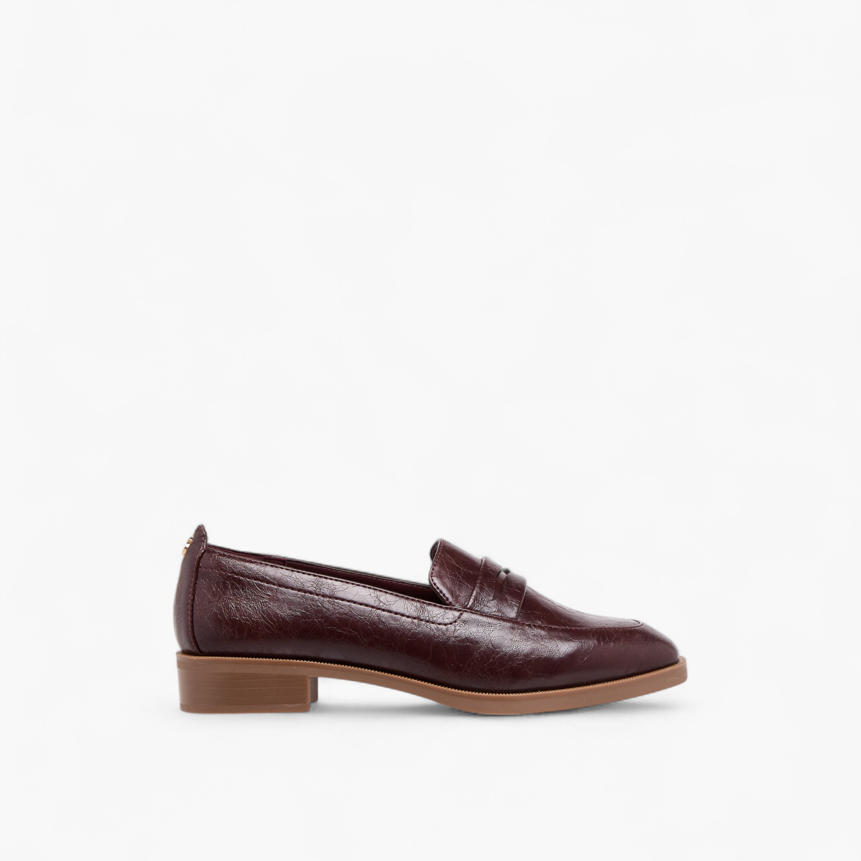 حذاء سهل الارتداء بتفاصيل مفرغة للنساء من سيليست-women-shoes-loafersandmoccasins-image-3