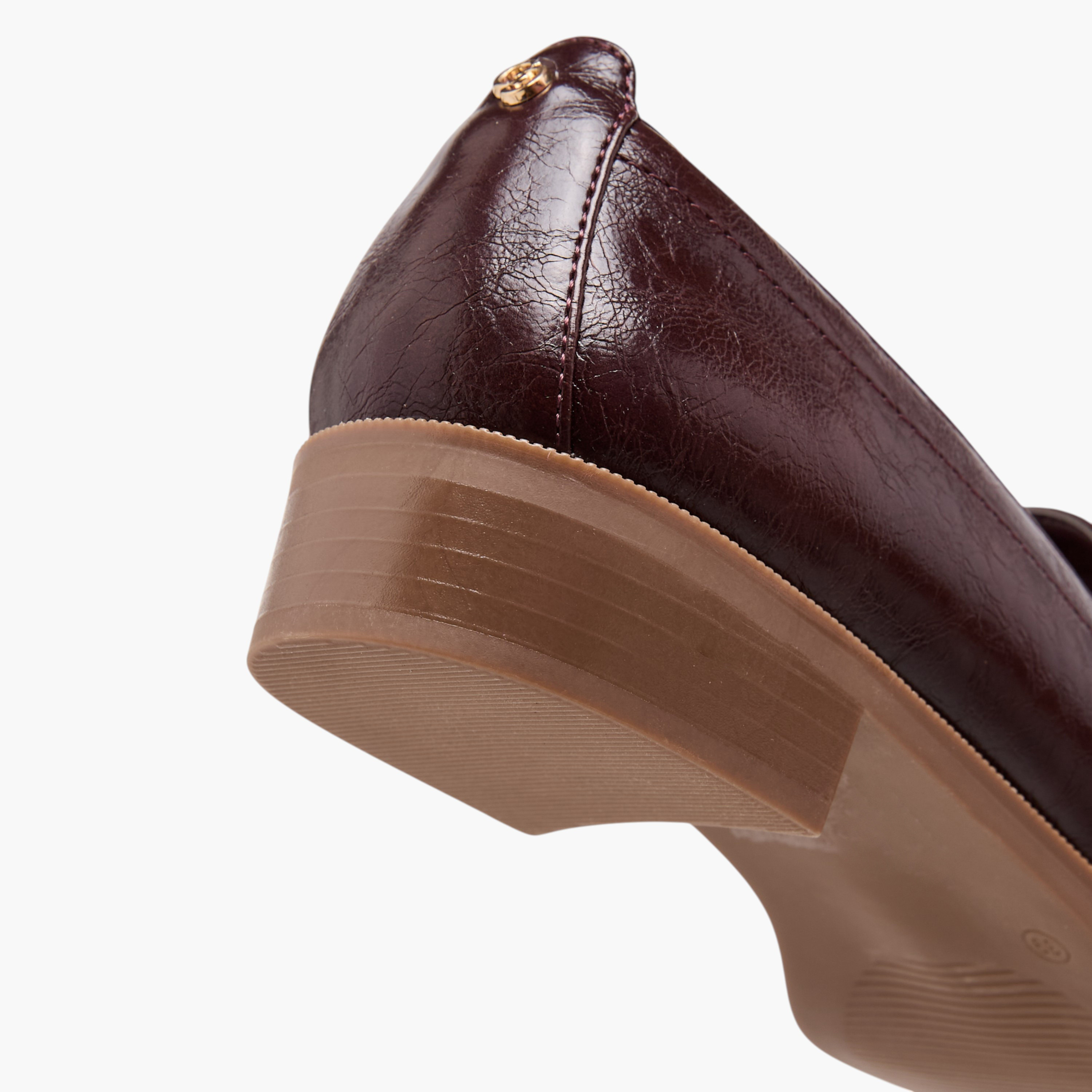 حذاء سهل الارتداء بتفاصيل مفرغة للنساء من سيليست-women-shoes-loafersandmoccasins-image-5