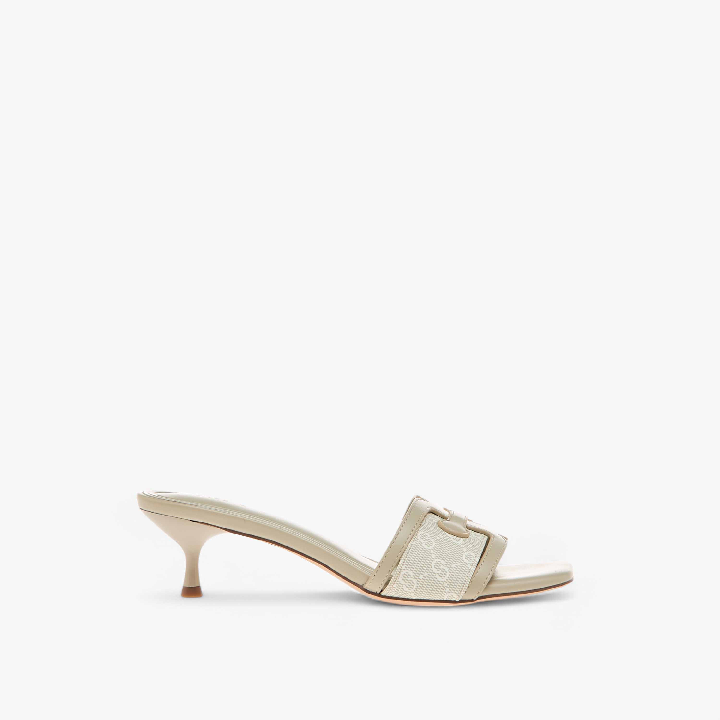 صندل سهل الارتداء بطبعات مونوجرام وبكعب صغير للنساء من سيلست-women-shoes-sandals-heeled-image-3