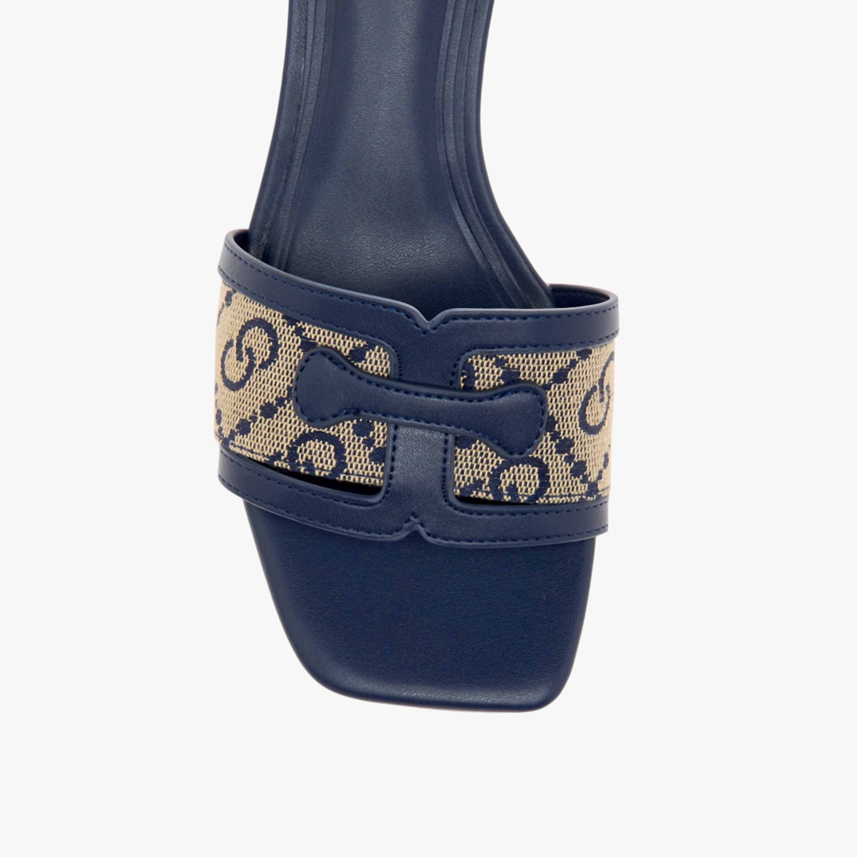 صندل سهل الارتداء بطبعات مونوجرام وبكعب صغير للنساء من سيلست-women-shoes-sandals-heeled-image-4