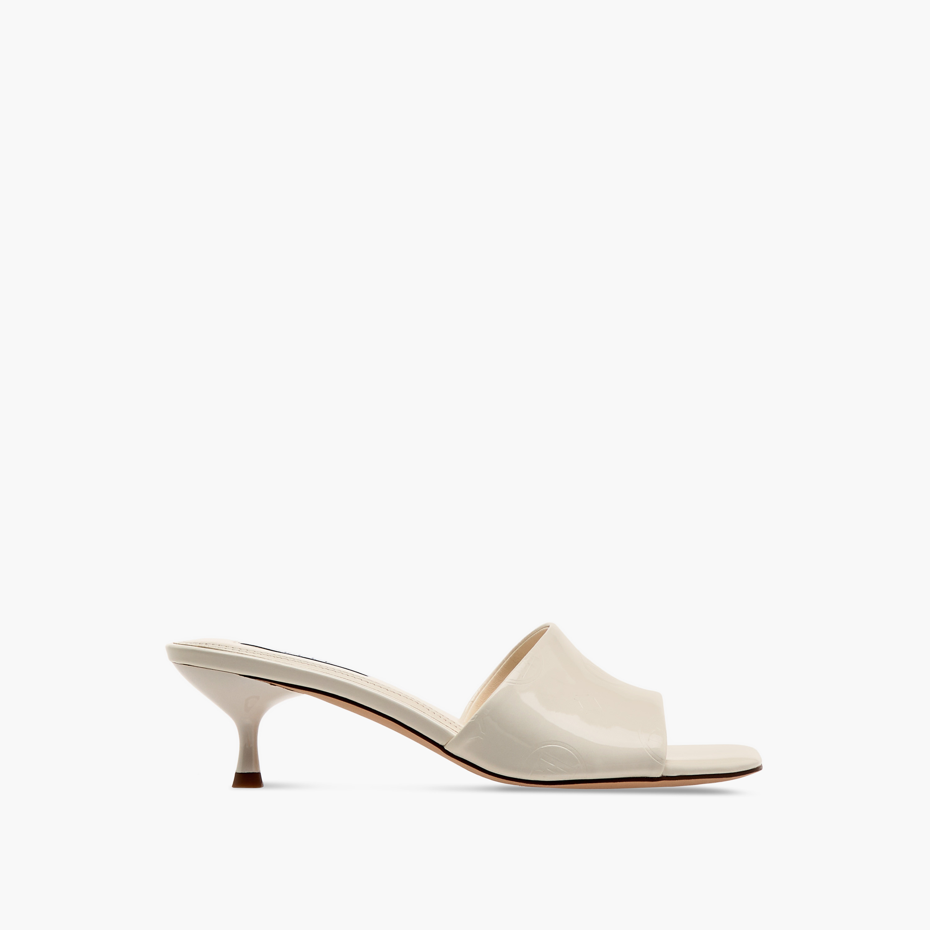 صندل سهل الارتداء بنقوش شعار وكعب صغير-women-shoes-heels-image-3