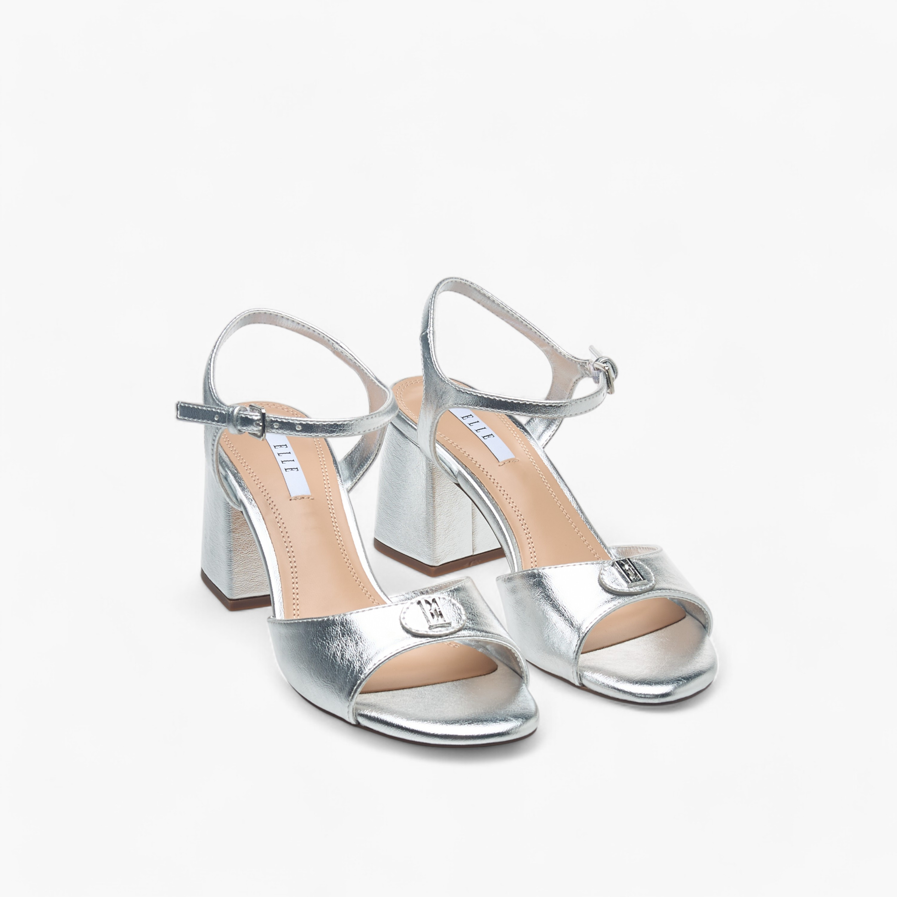 صندل بكعب سميك وإبزيم إغلاق وتزيينات شعار للنساء من إل-women-shoes-sandals-heeled-image-1