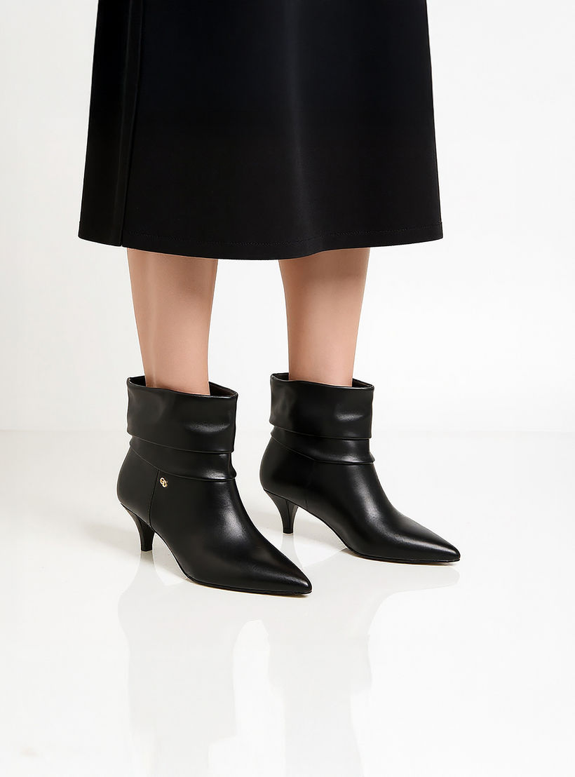 بوت كاحل بتفاصيل ثنيات وكعب صغير للنساء من سيليست-women-shoes-boots-image-2
