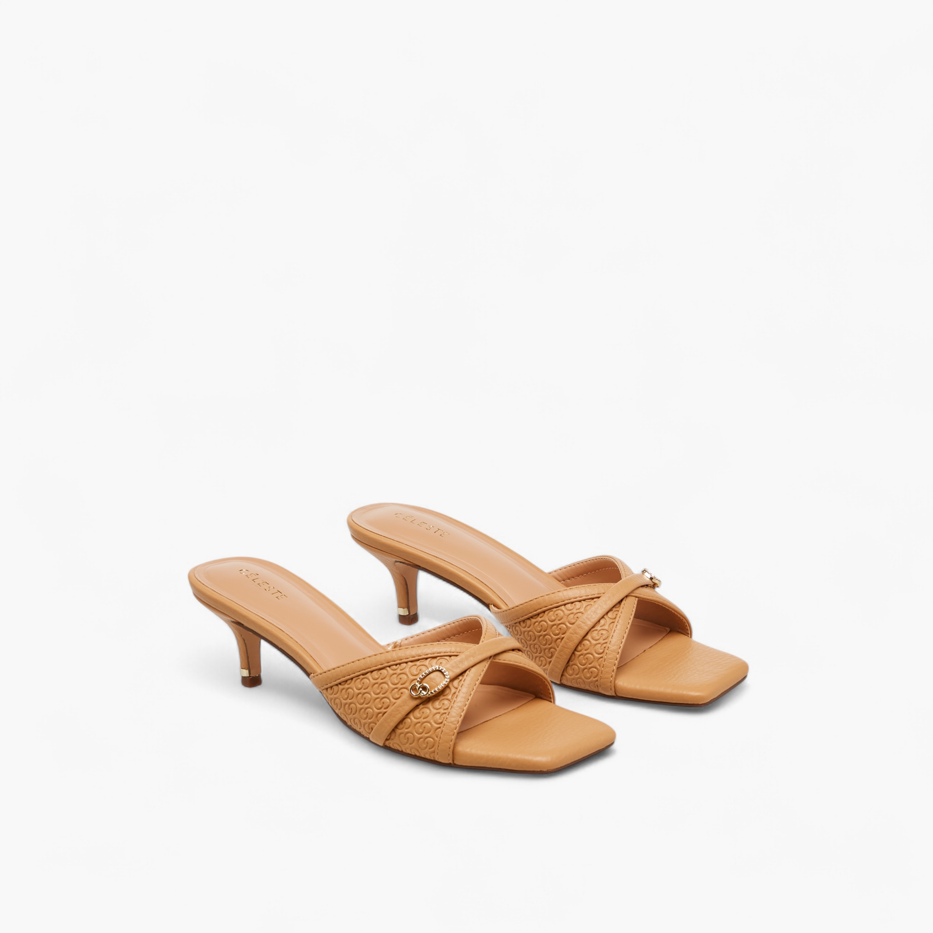 صندل بنقوش مونوجرام سهل الارتداء بكعب صغير للنساء من سيليست-women-shoes-sandals-heeled-image-1