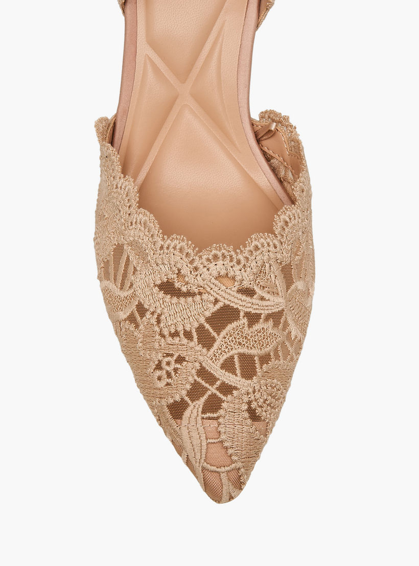 حذاء بكعب صغير وتفاصيل دانتيل للنساء من سيليست-women-shoes-heels-image-5