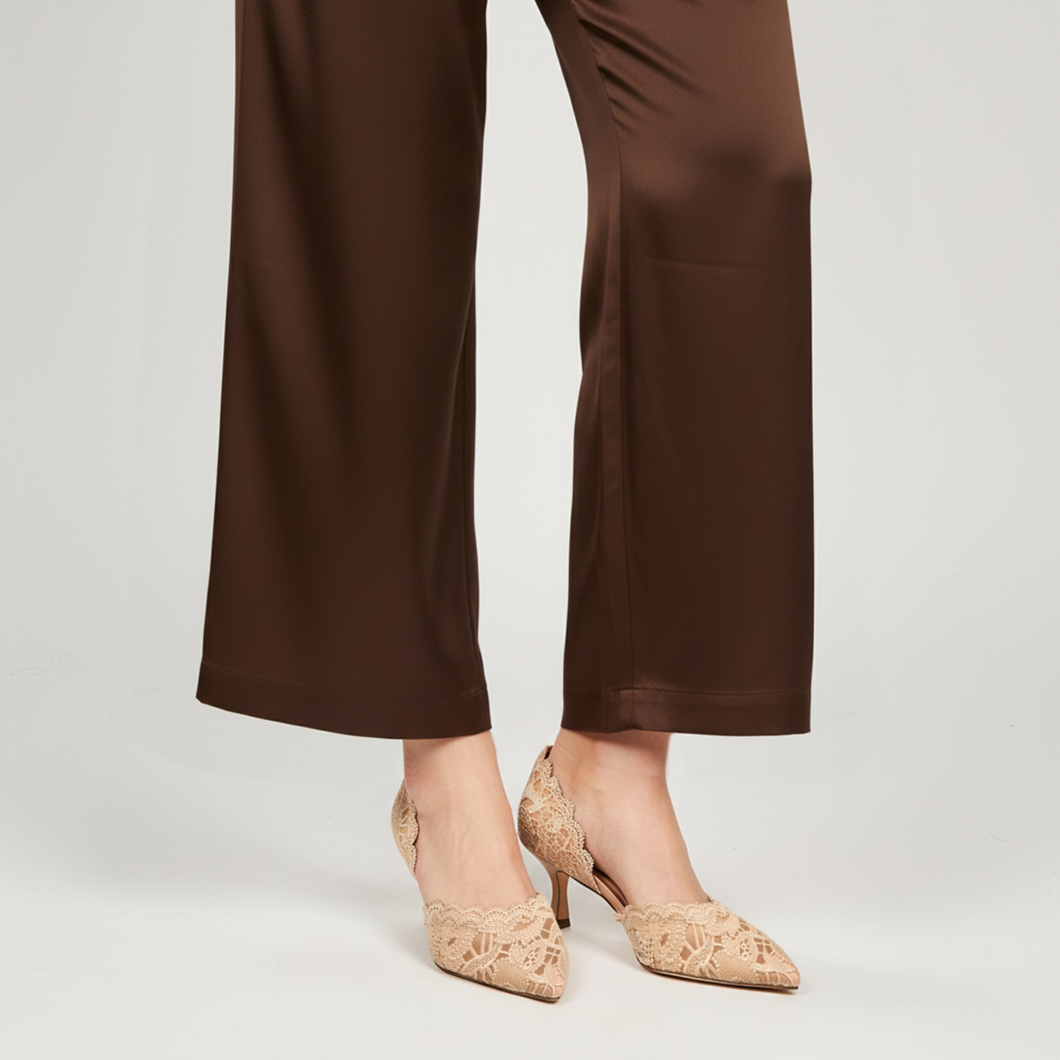 حذاء بكعب صغير وتفاصيل دانتيل للنساء من سيليست-women-shoes-heels-image-2