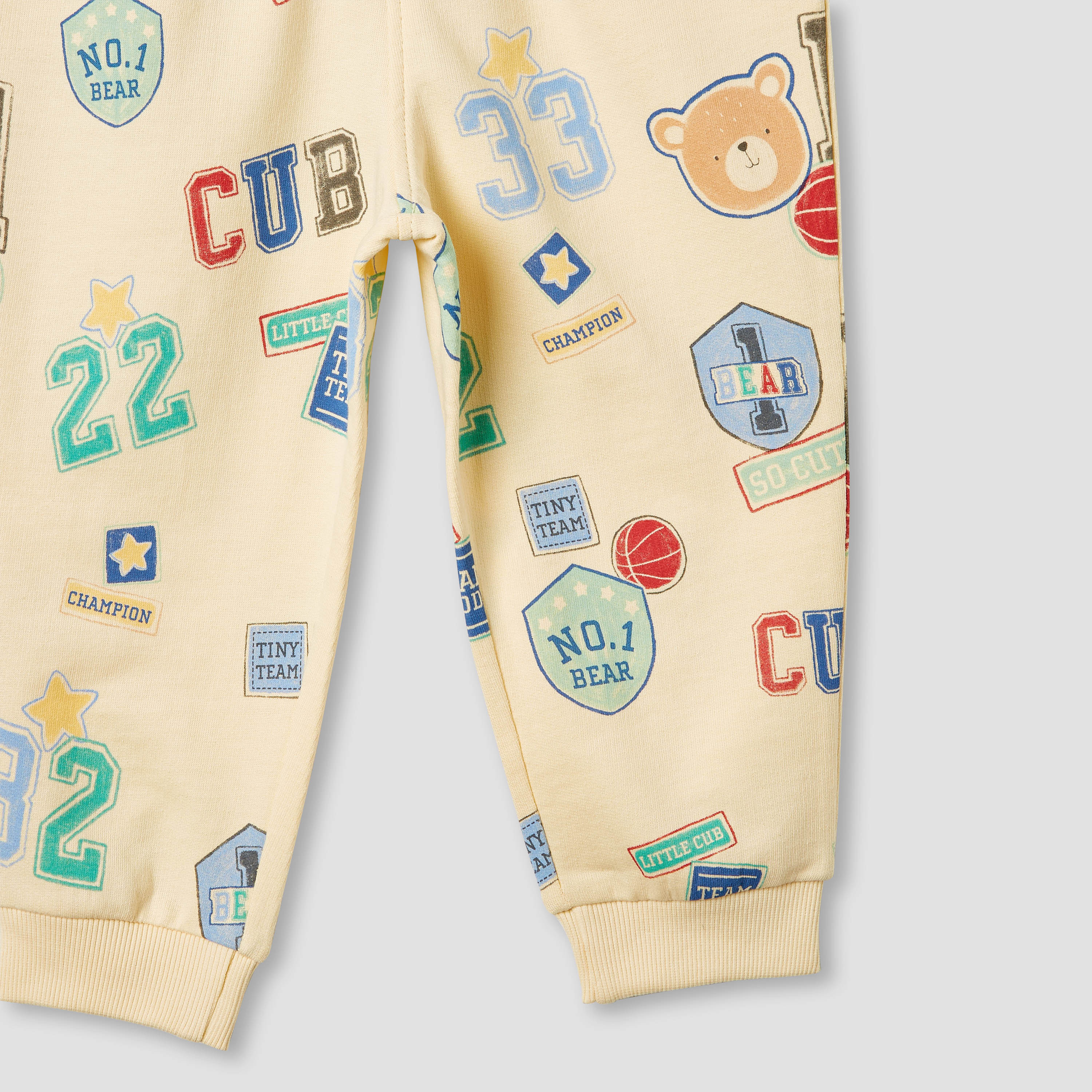 بنطلون رياضي برباط إغلاق وطبعات من جونيورز - طقم من قطعتين-baby-boys-clothing-bottoms-joggersandtrackpants-image-1