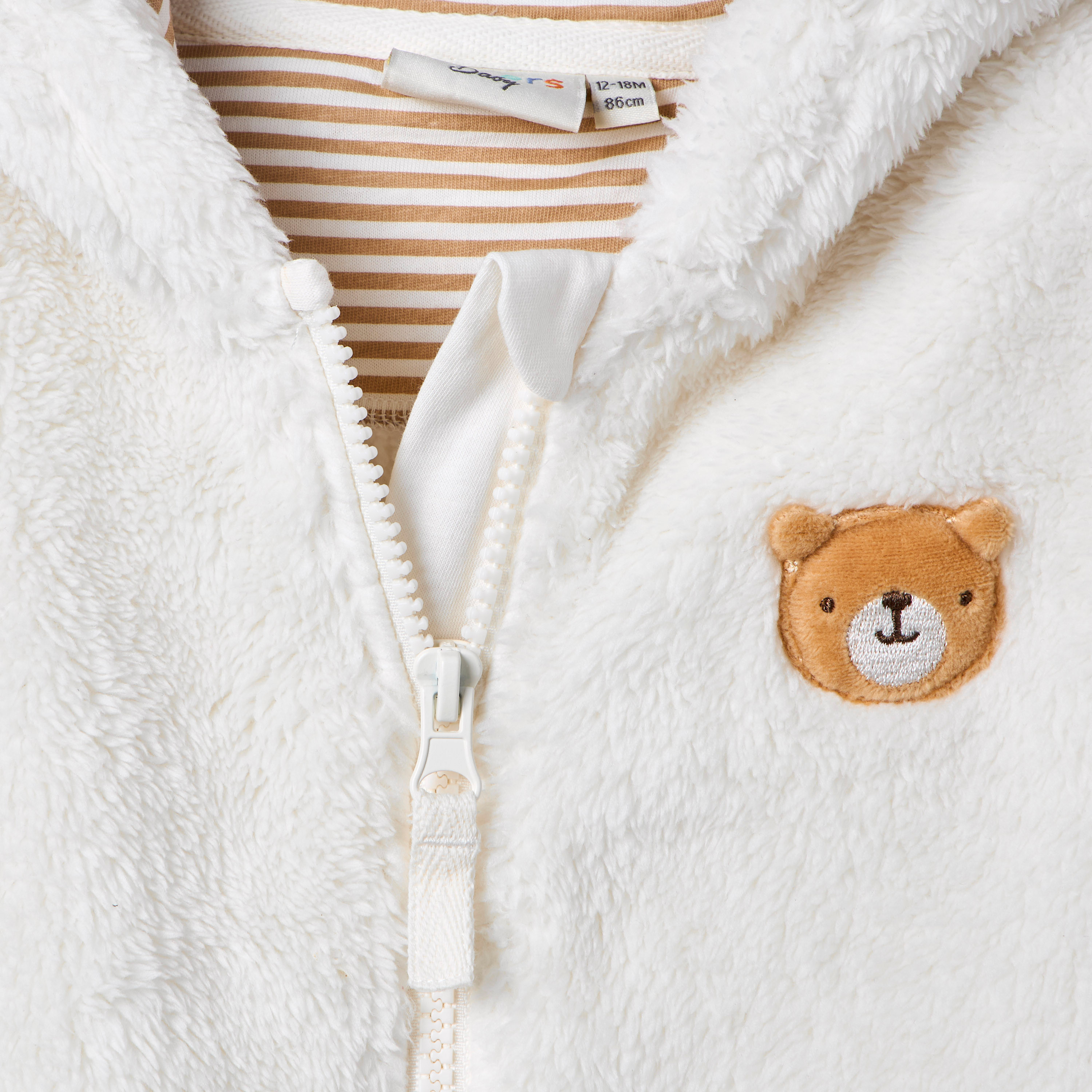 هودي بأكمام طويلة بسحاب وتصميم دب مطرز من جونيورز-baby-boys-clothing-jacketsandblazers-image-1