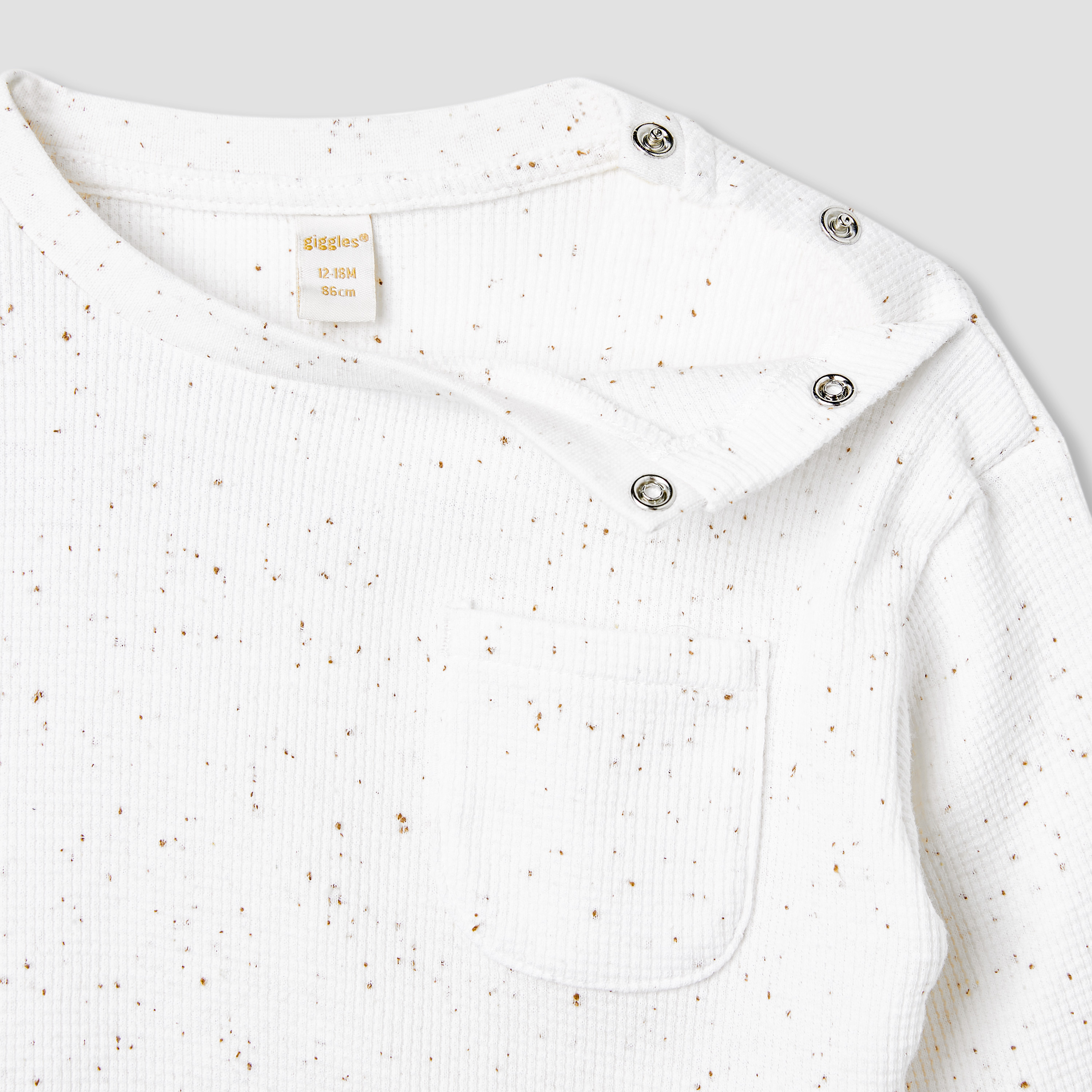 طقم تيشيرت ودنغري مضلع من جيجلز-baby-boys-clothing-winterwear-setsandcoords-image-3