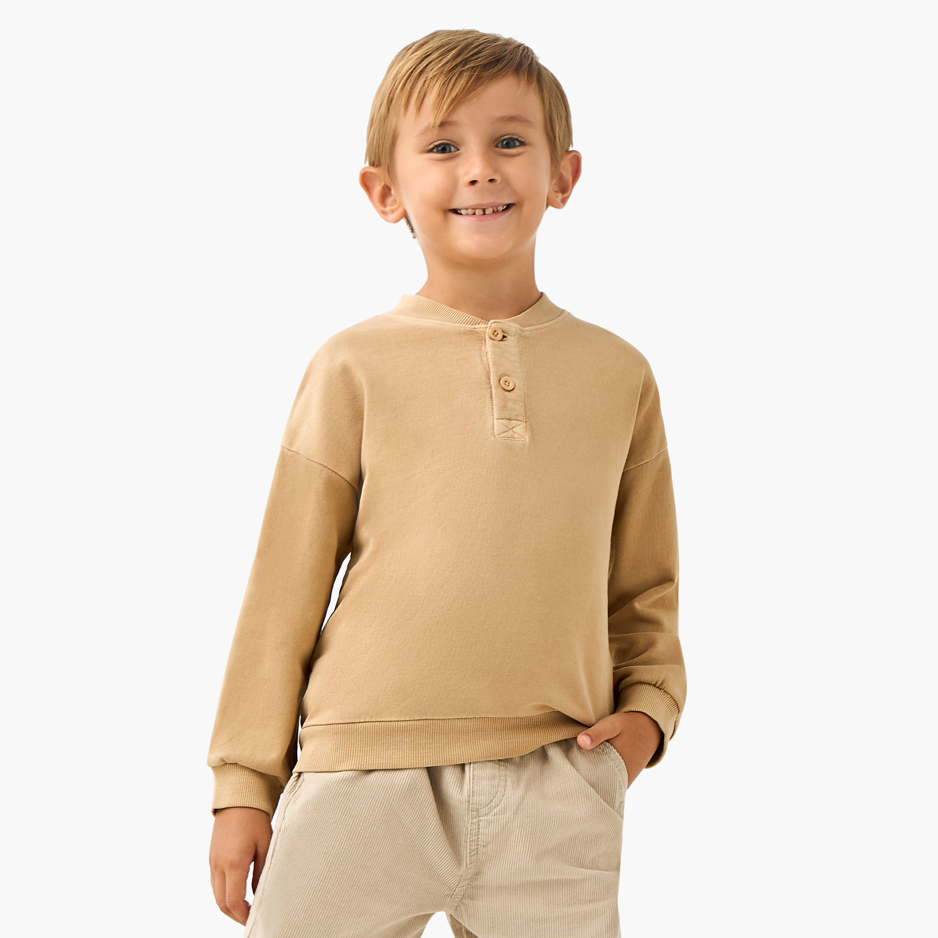 سويت شيرت أولادي بأكمام طويلة وياقة هينلي وأزرار إغلاق من جونيورز-boys-clothing-sweatshirts-image-5